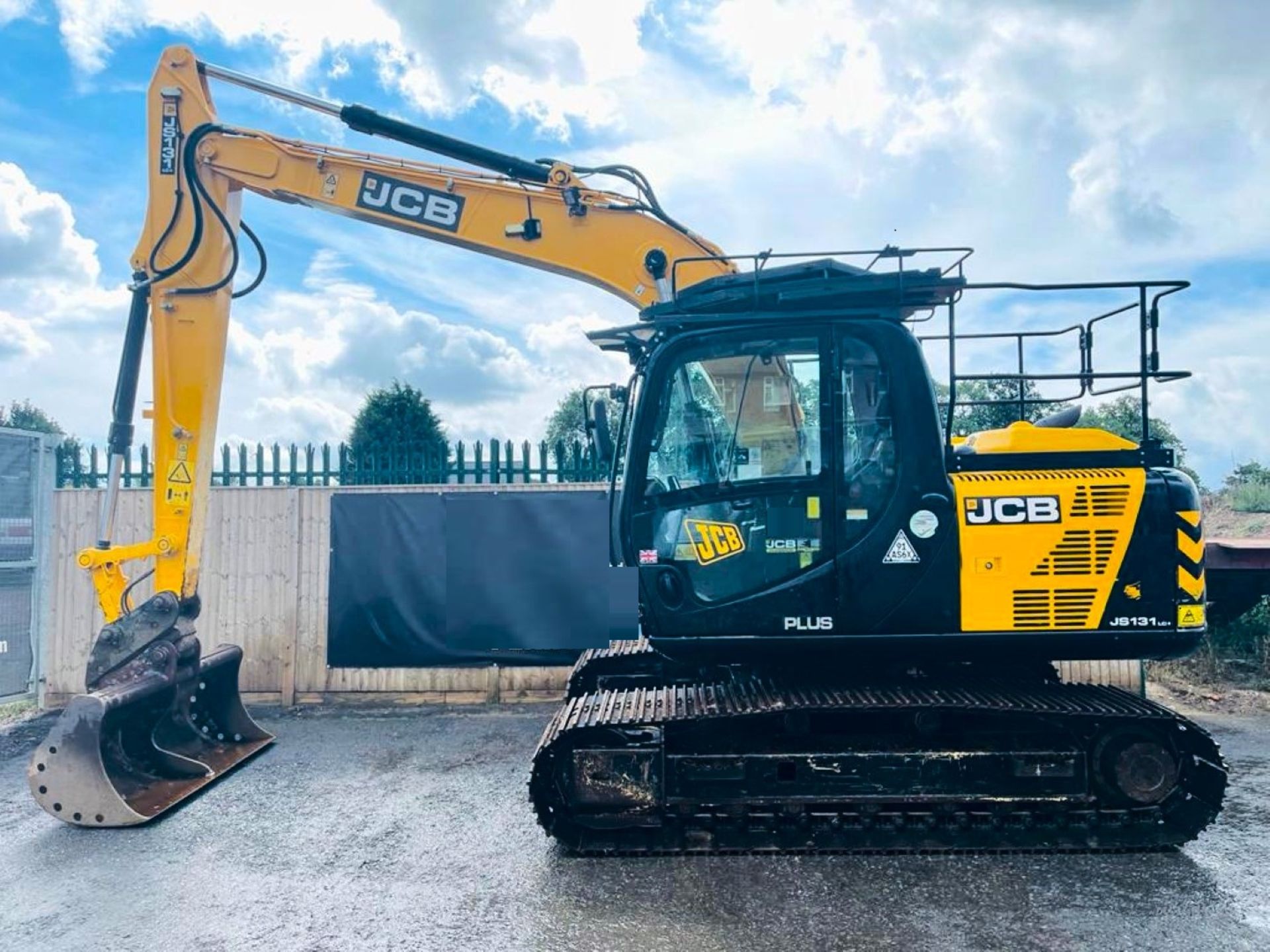 JCB JS131 LC PLUS 2018 3464 HOURS CODED START AIR CON