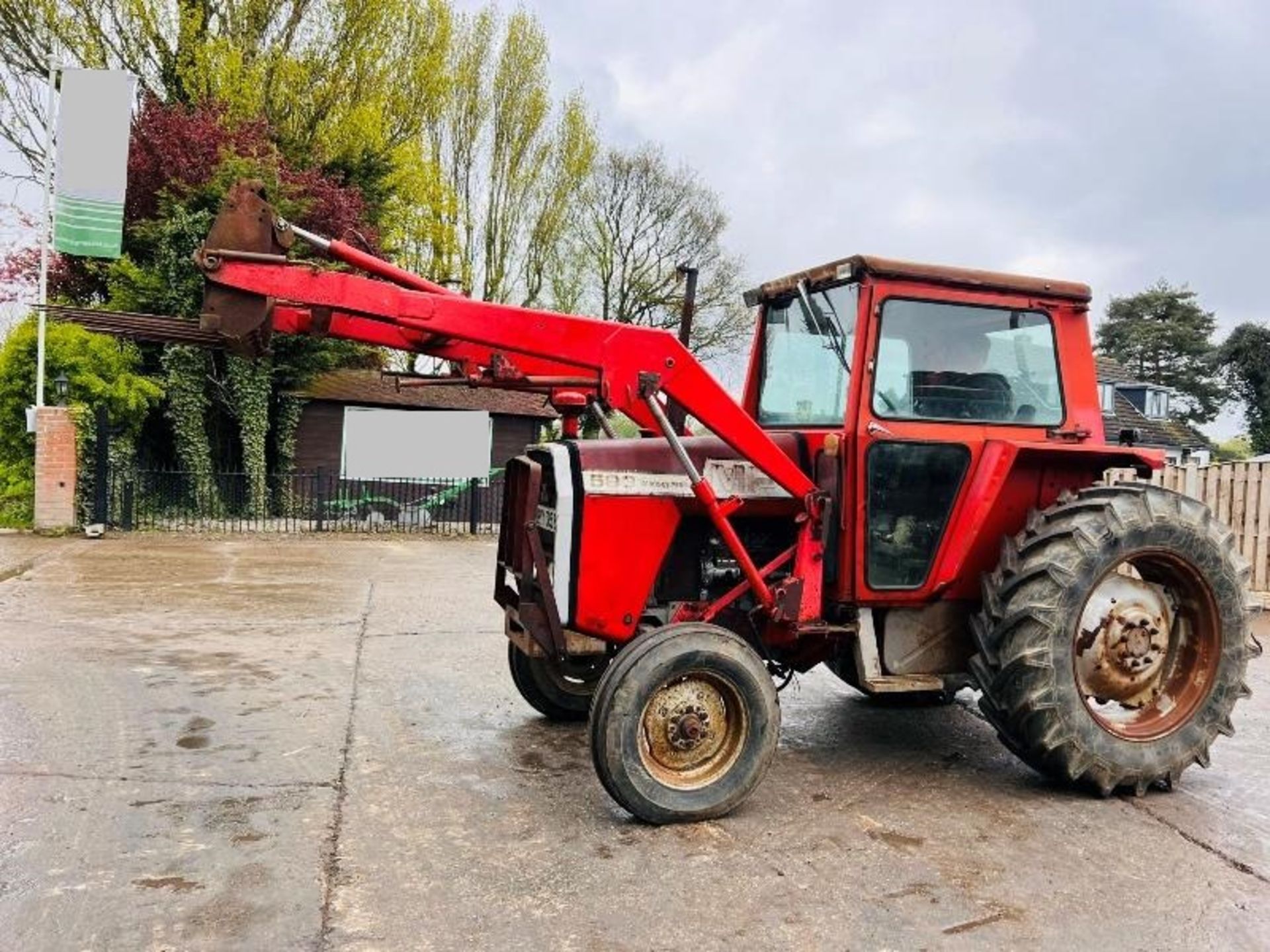 MASSEY FERGUSON MF590 TRACTOR C/W FRONT LOADER & MUCK FOLKS - Image 8 of 15