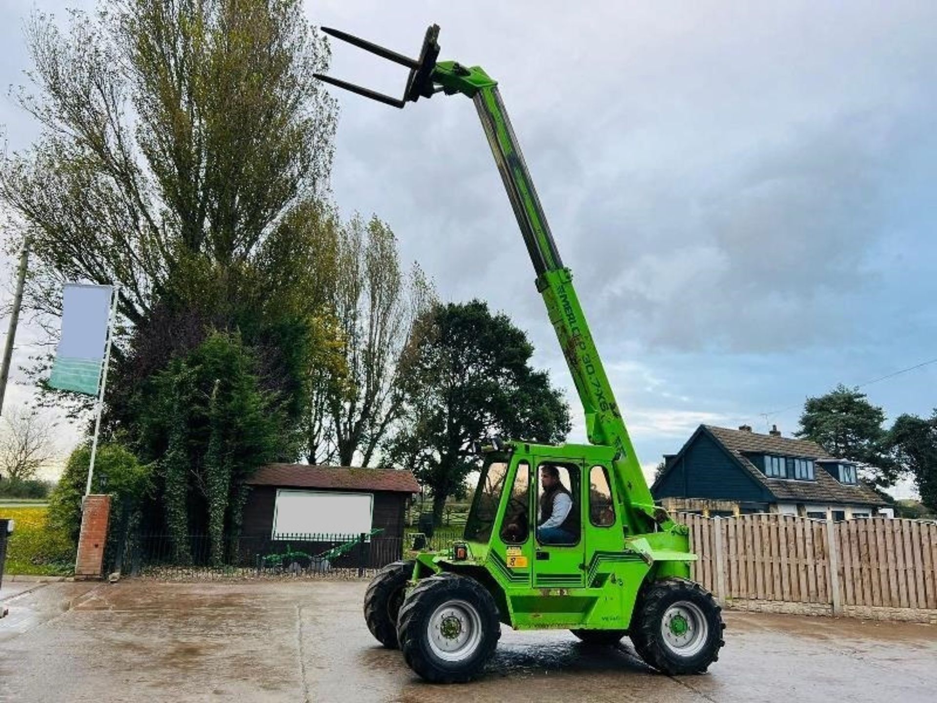 MERLO P30.7-XS 4WD TELEHANDLER C/W PALLET TINES - Image 17 of 18