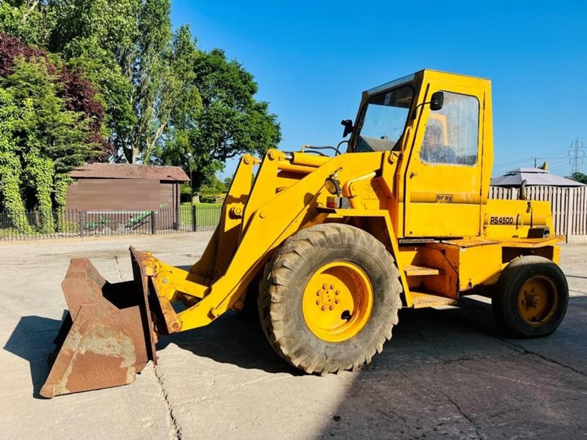 BRAY A4500 LOADING SHOVEL C/W BUCKET