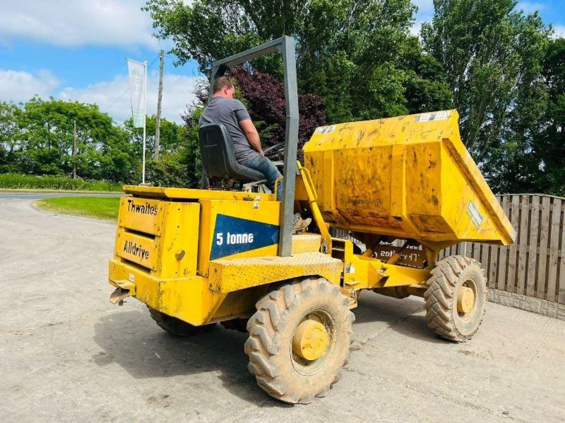 THWAITES 5 TON 4WD DUMPER *2588 HOURS* C/W ROLE BAR & PERKINS ENGINE - Image 4 of 16