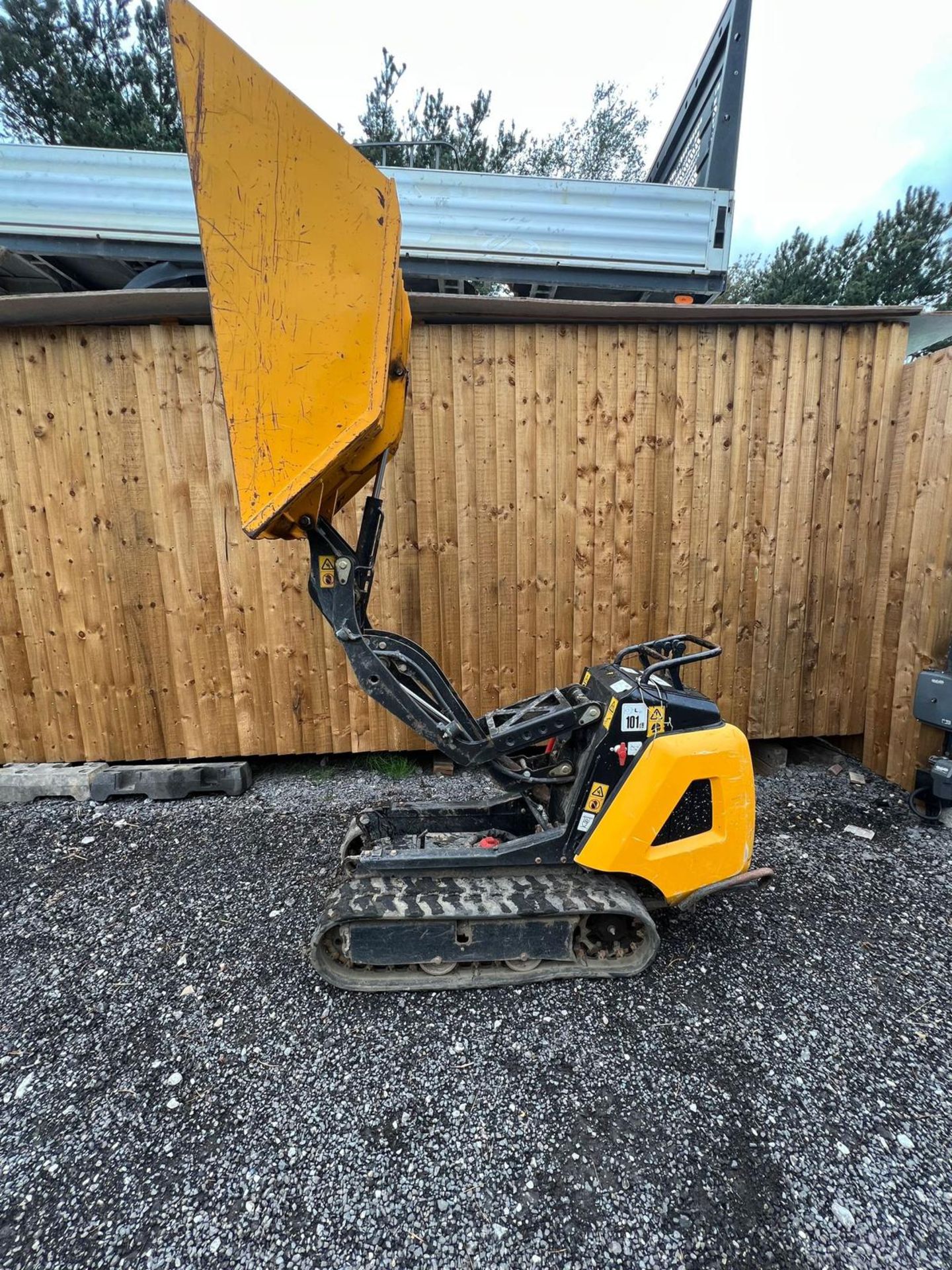 2016 JCB HTD-5 DUMPER PEDESTRIAN TIP TRACK DUMPER. - Image 9 of 13