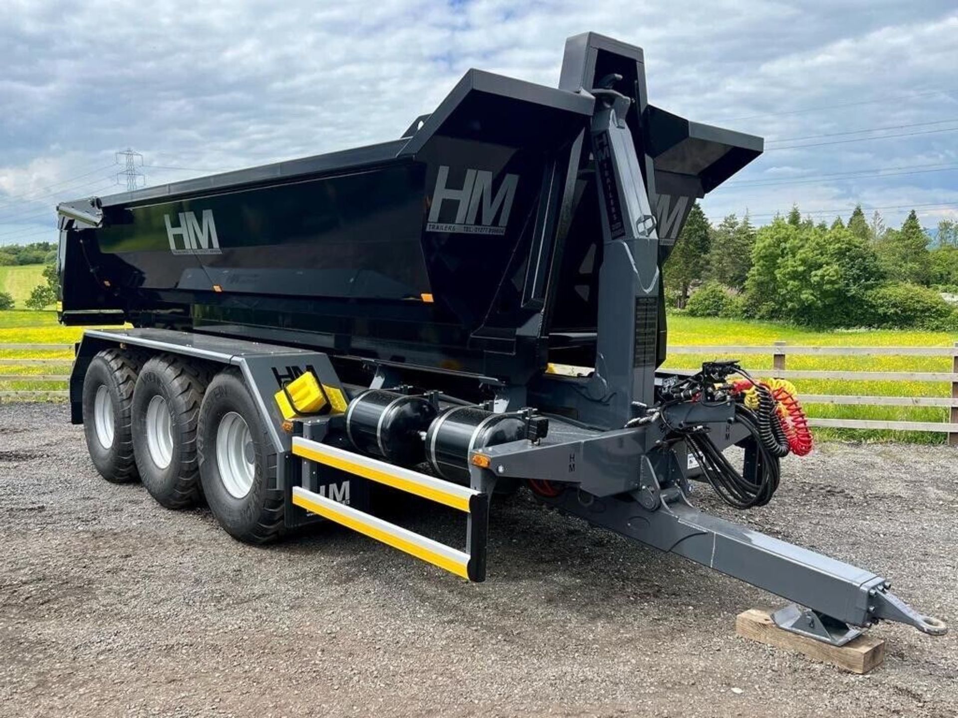 2023 HM TRAILERS 20 TON HIGH SPEED TRI AXLE HOOKLIFT TRAILER / RORO / HOOKLOADER - Image 9 of 10