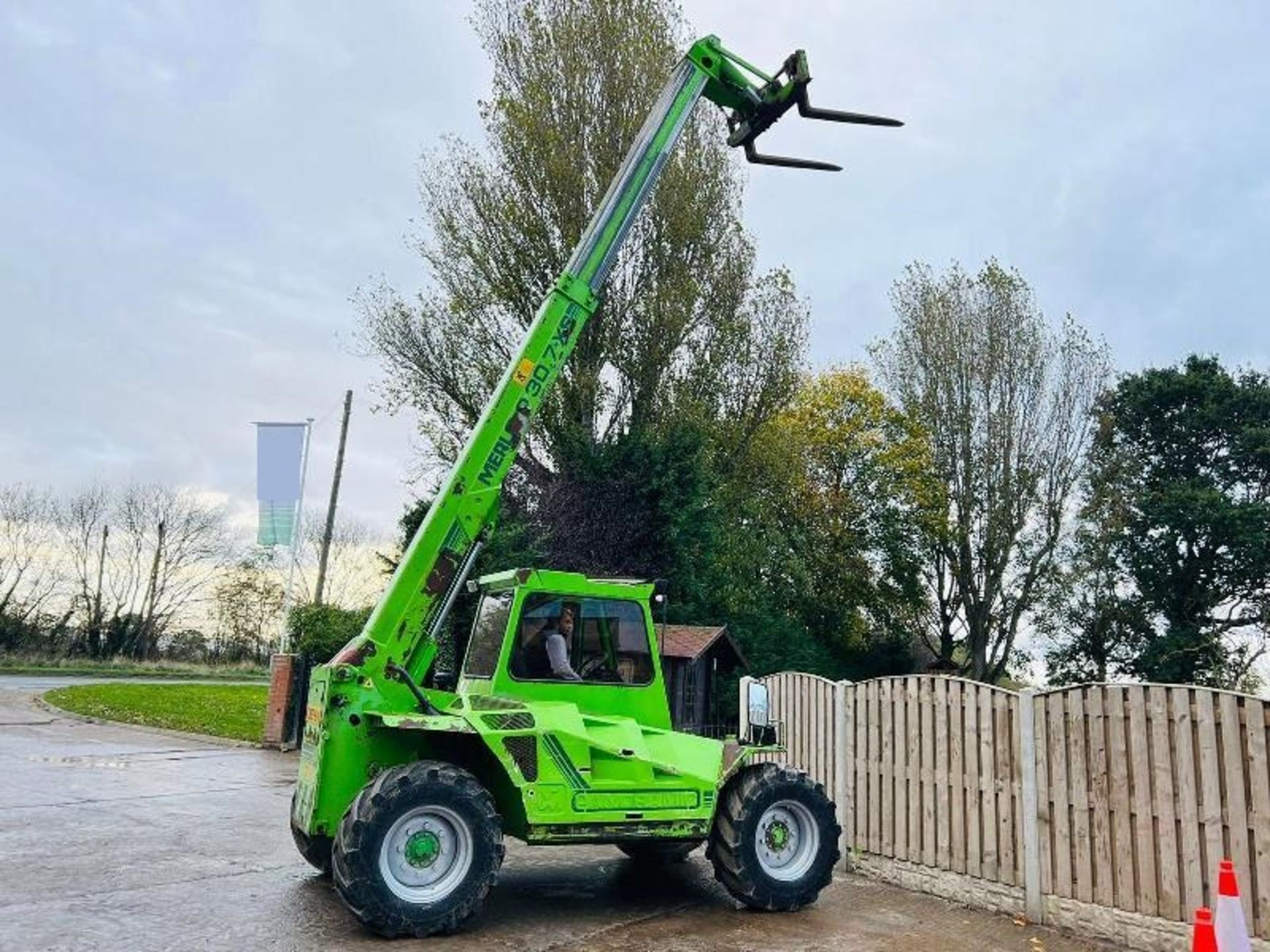 MERLO P30.7-XS 4WD TELEHANDLER C/W PALLET TINES - Image 4 of 18