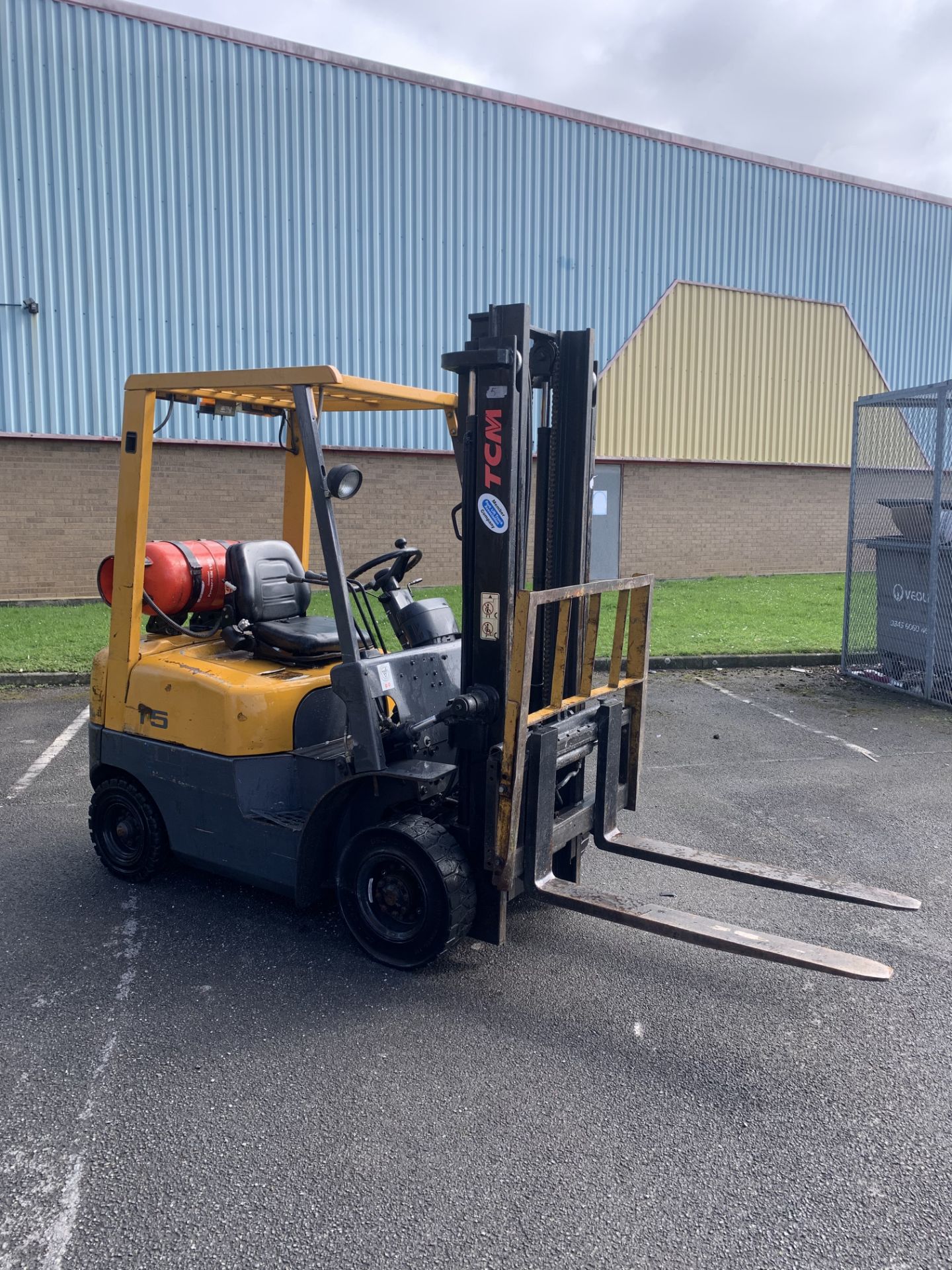 TCM GAS POWERED COUNTER BALANCE FORKLIFT - Image 4 of 5