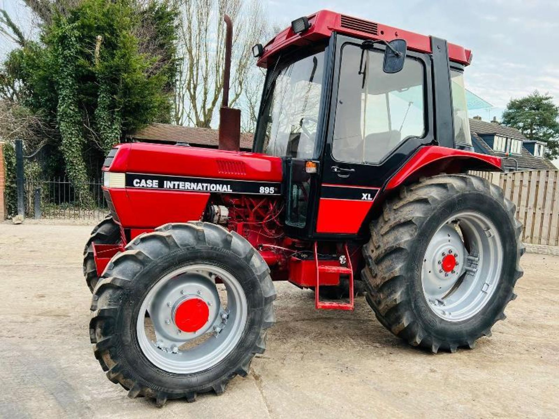 CASE INTERNATIONAL 895 4WD TRACTOR * ONLY 5387 HOURS