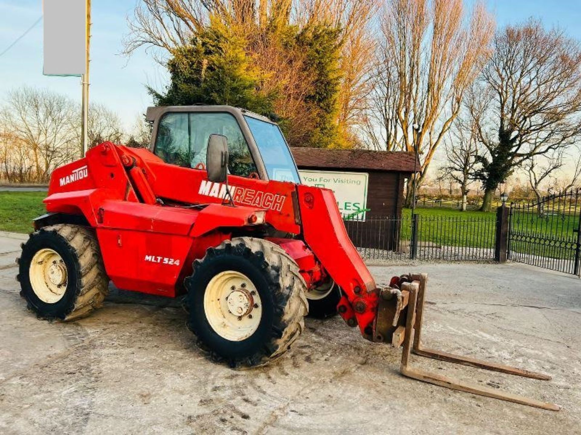 MANITOU 524 4WD TELEHANDLER *AG-SPEC* C/W PICK UP HITCH - Image 11 of 12