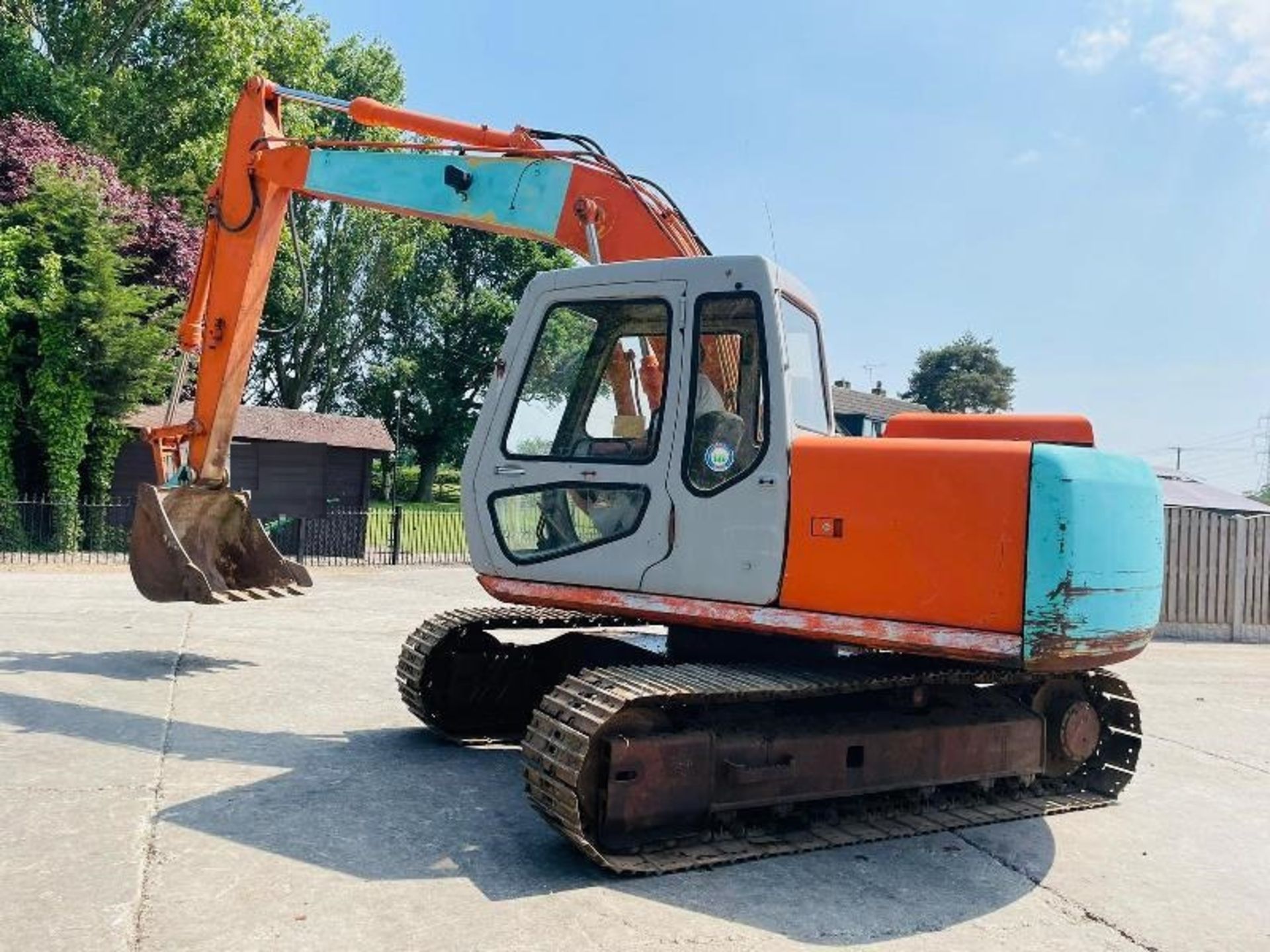 SUMIMOTO SH120 TRACKED EXCAVATOR C/W BUCKET - Image 7 of 17