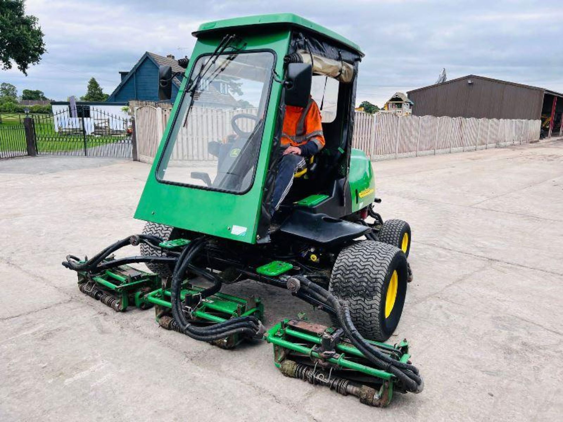 JOHN DEERE 3235C 5 GANG MOWER C/W CABIN - Image 15 of 18