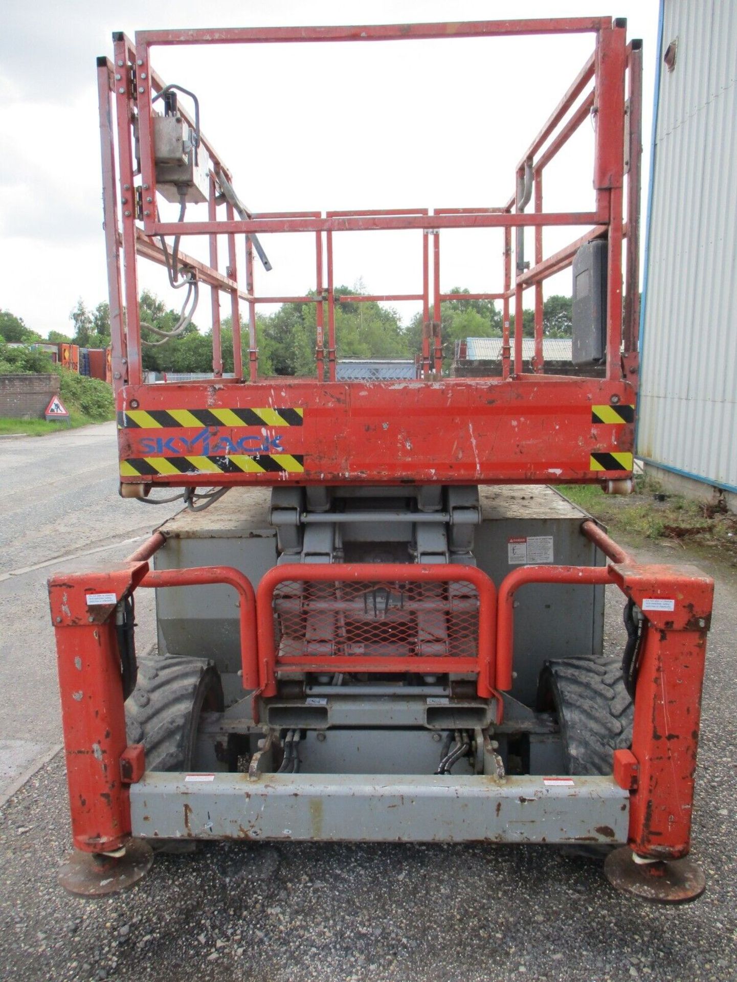 2011 SKYJACK 6832 SCISSOR LIFT ACCESS PLATFORM CHERRY PICKER MEWP GENIE DELIVERY - Image 7 of 13