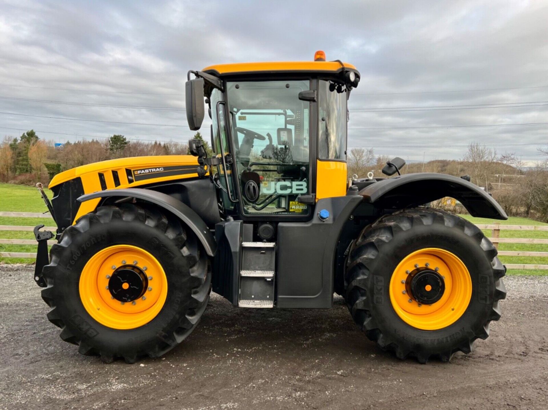 2021 (21) JCB FASTRAC 4220 STAGE V ** FULL SPEC ** LED ROAD LIGHT PACKAGE - Image 7 of 10