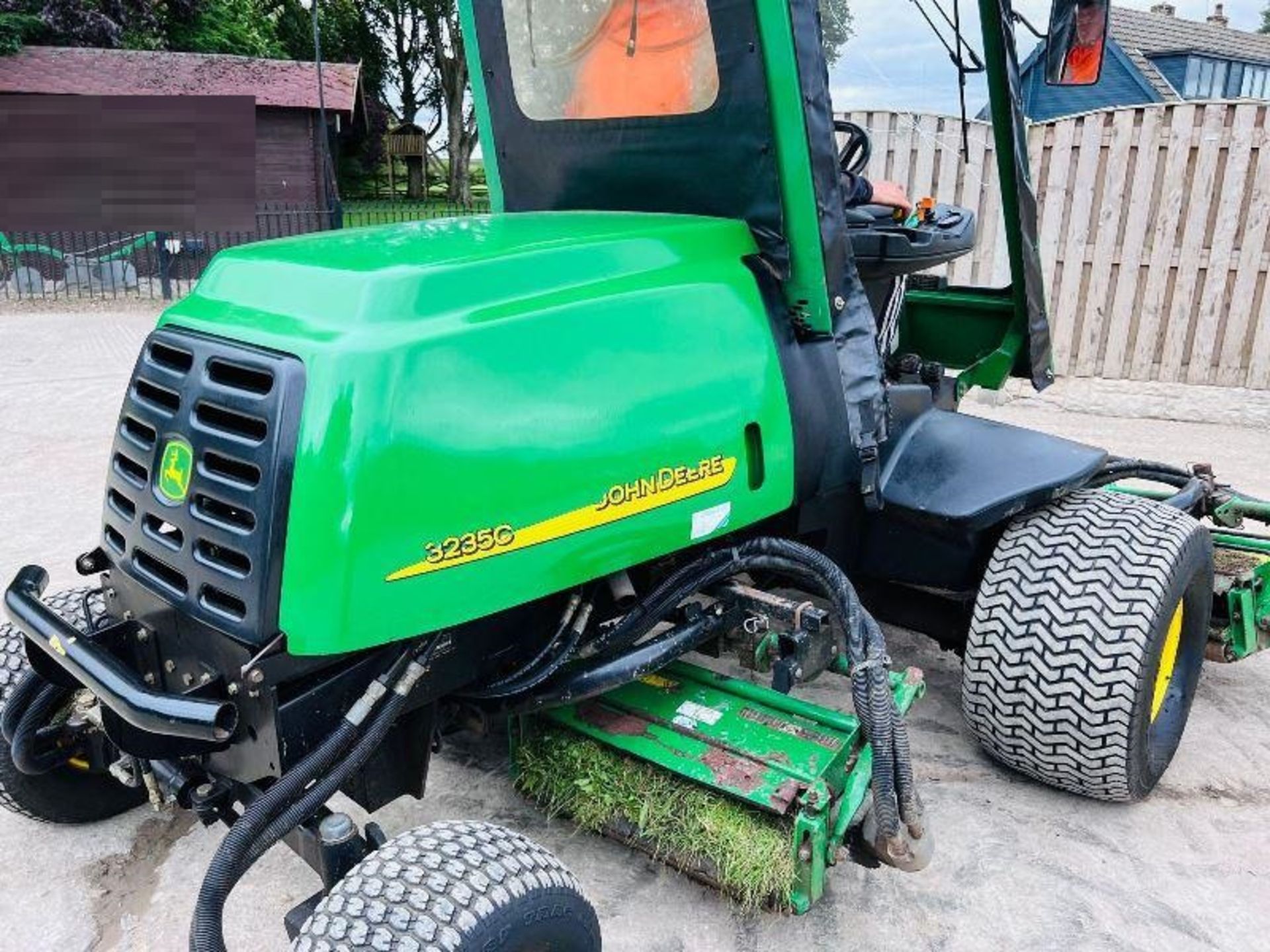 JOHN DEERE 3235C 5 GANG MOWER C/W CABIN - Image 12 of 18