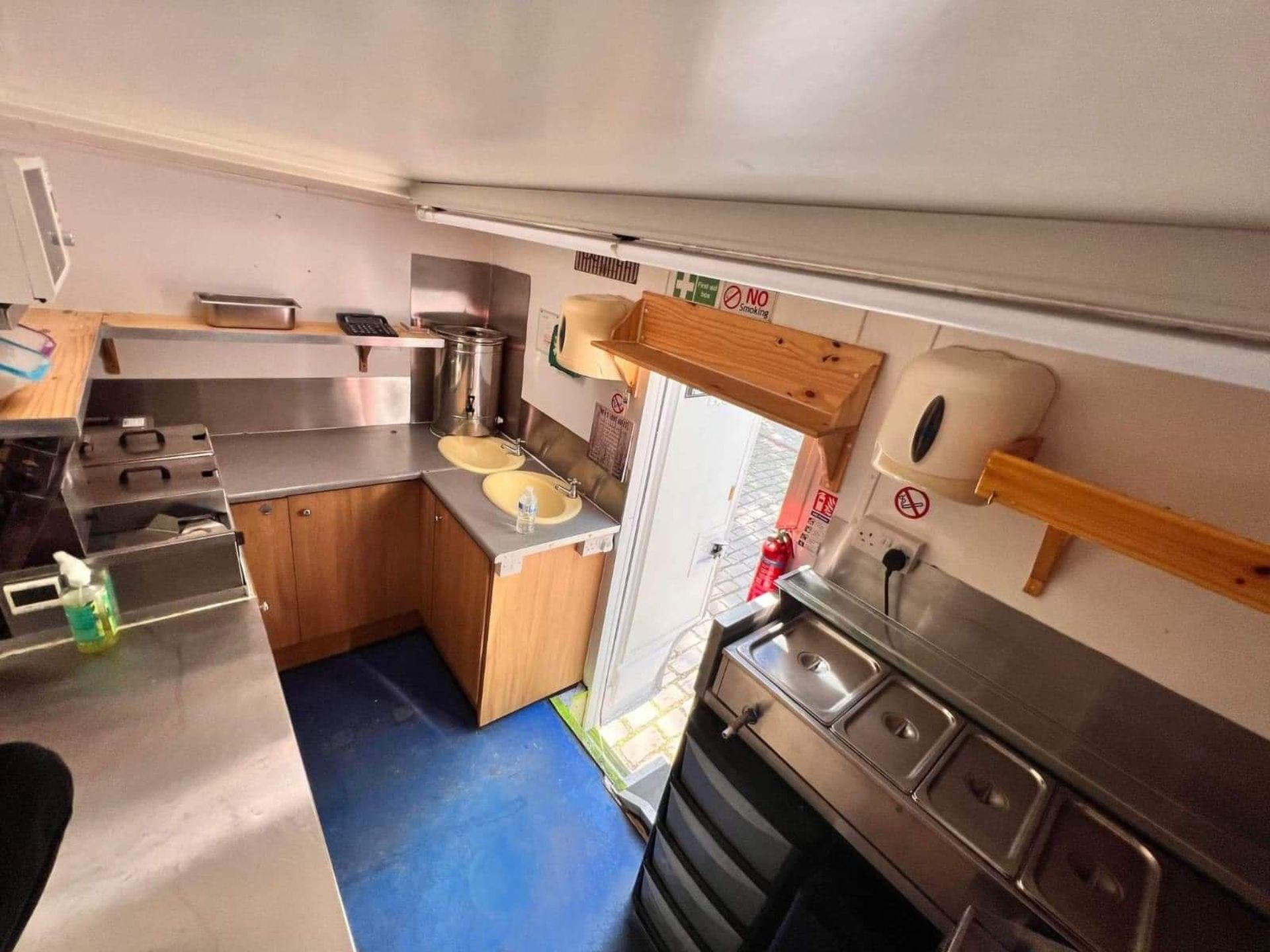 2010 MERCEDES SPRINTER CATERING VAN - INDEAL FOR NEW BUSINESS FAST FOOD - Image 12 of 15
