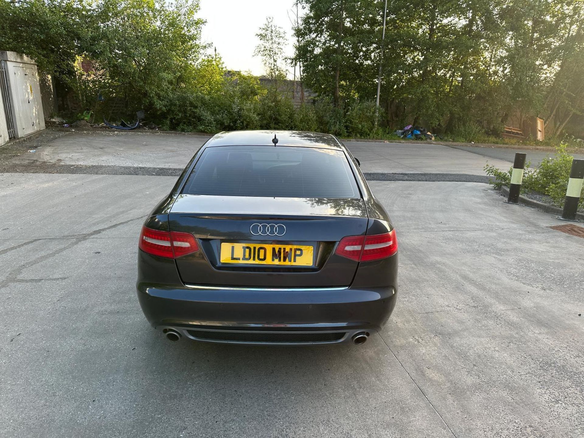 TECH-SAVVY AUDI A6: ON-BOARD COMPUTER AND MORE 4 DOOR SALOON GREY AUTOMATIC (NO VAT ON HAMMER - Image 7 of 12
