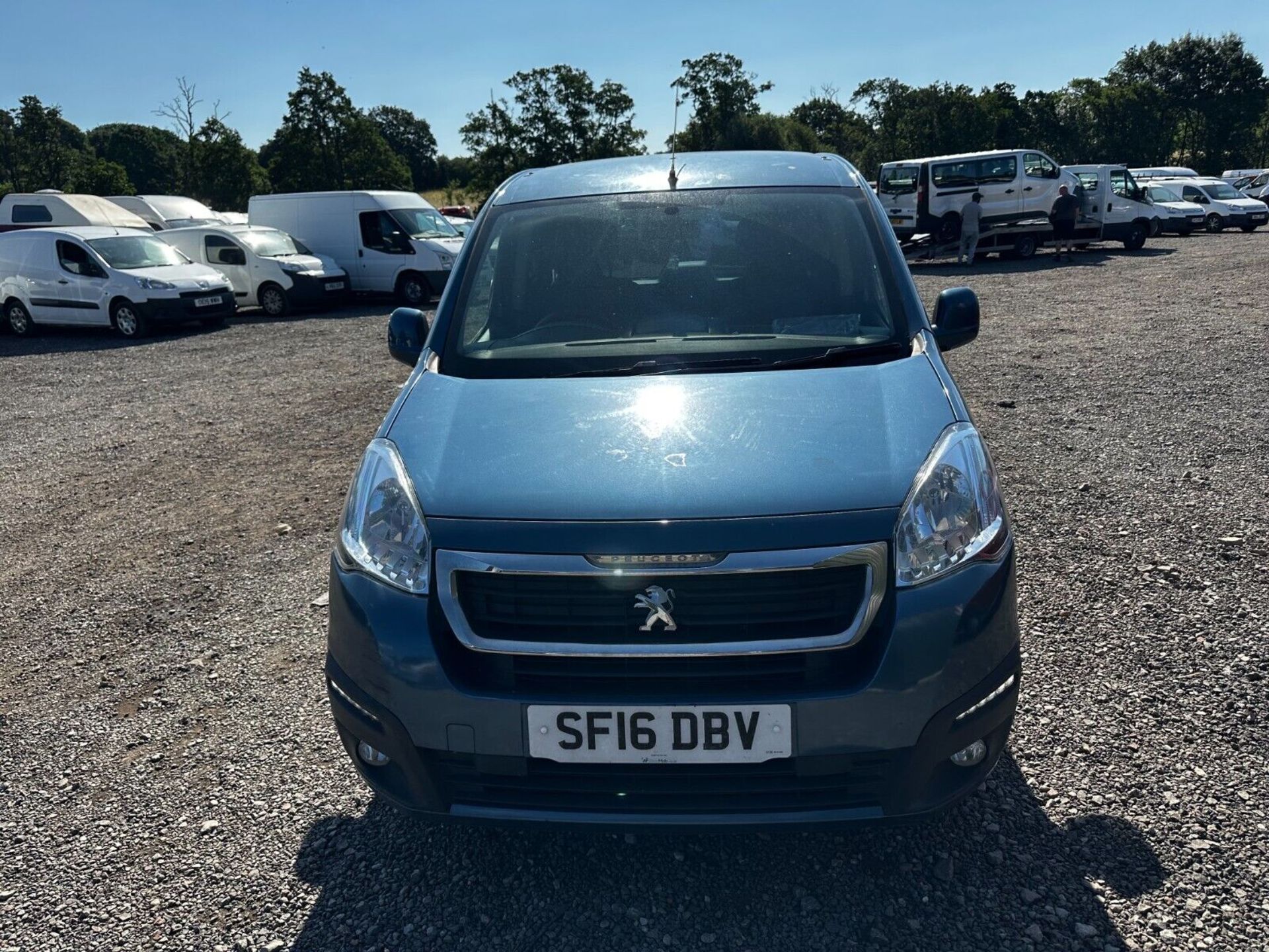 CLEAN INTERIOR, SMOOTH DRIVE: '16 PEUGEOT TEPEE ESTATE - ONLY 29K MILES - NO VAT ON HAMMER - Image 12 of 14