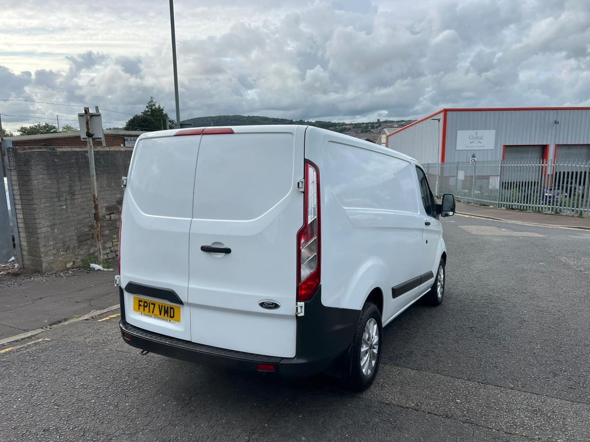 17 PLATE FORD TRANSIT WITH ONLY 96K MILES: COMES WITH 12 MONTHS MOT - Image 4 of 12