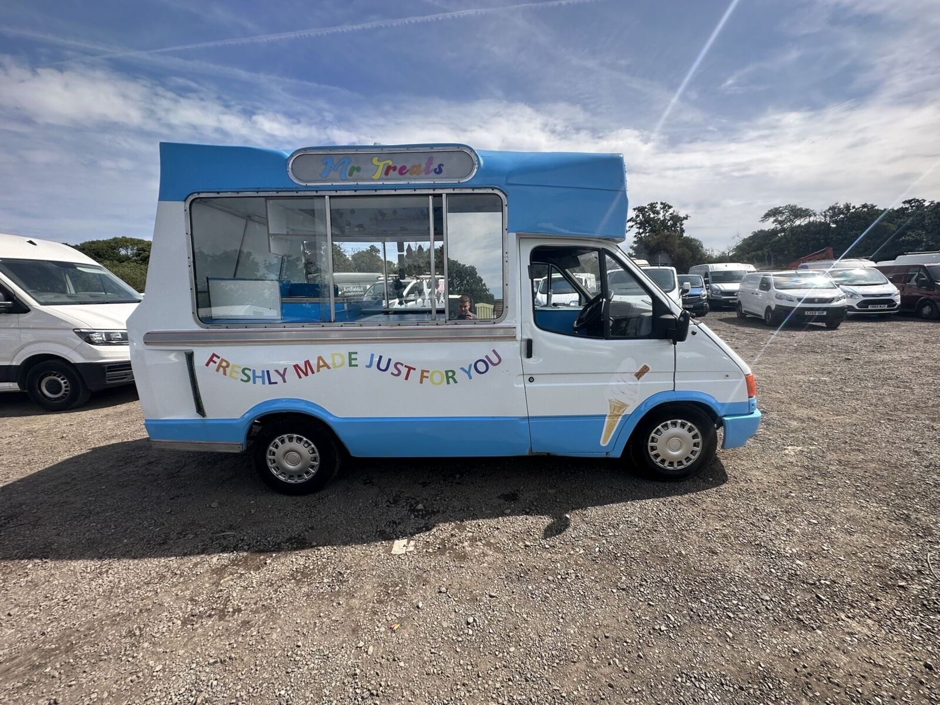 FORD TRANSIT WHIMSICAL ICE CREAM CRUISER WITH WORKING MACHINE - ONLY 55K MILES (NO VAT ON HAMMER) - Image 3 of 15