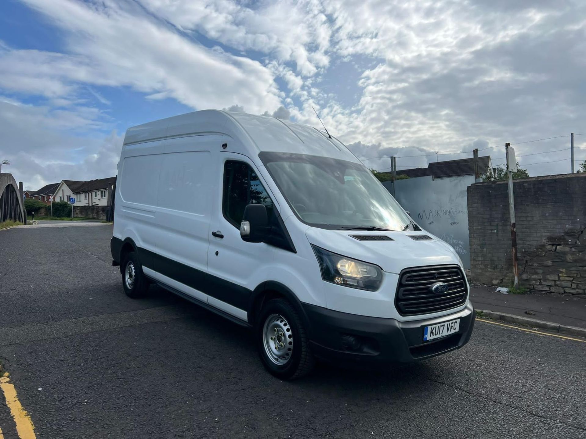 17 PLATE TRANSIT POWERFUL AND EFFICIENT: 360 CAMERAS - EURO 6 - 2 X KEYS - Image 2 of 12