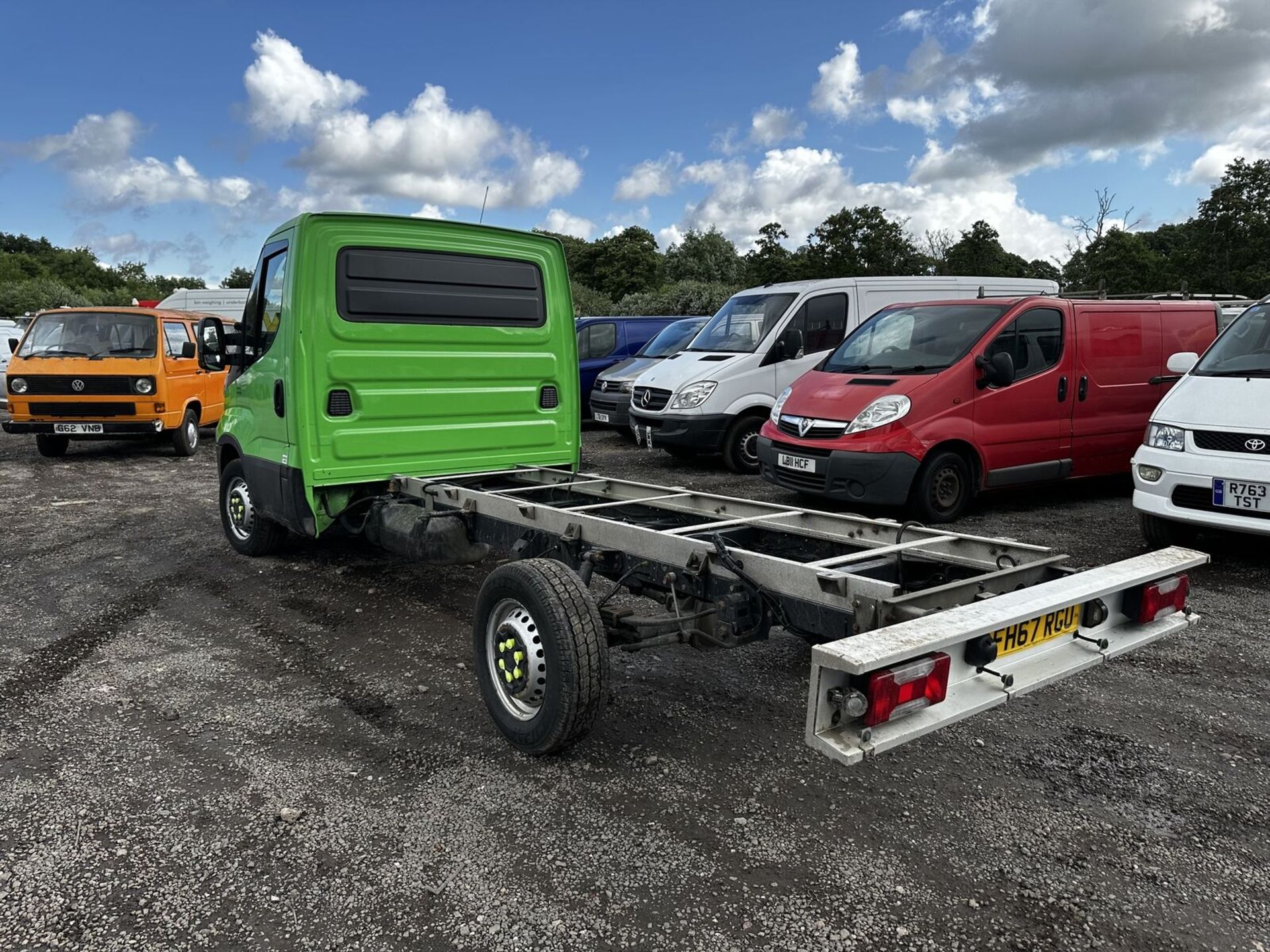 **NO VAT ON HAMMER** READY FOR ACTION: 2018 DAILY 35S12 S-A CHASSIS CAB IN GREEN - Image 3 of 12