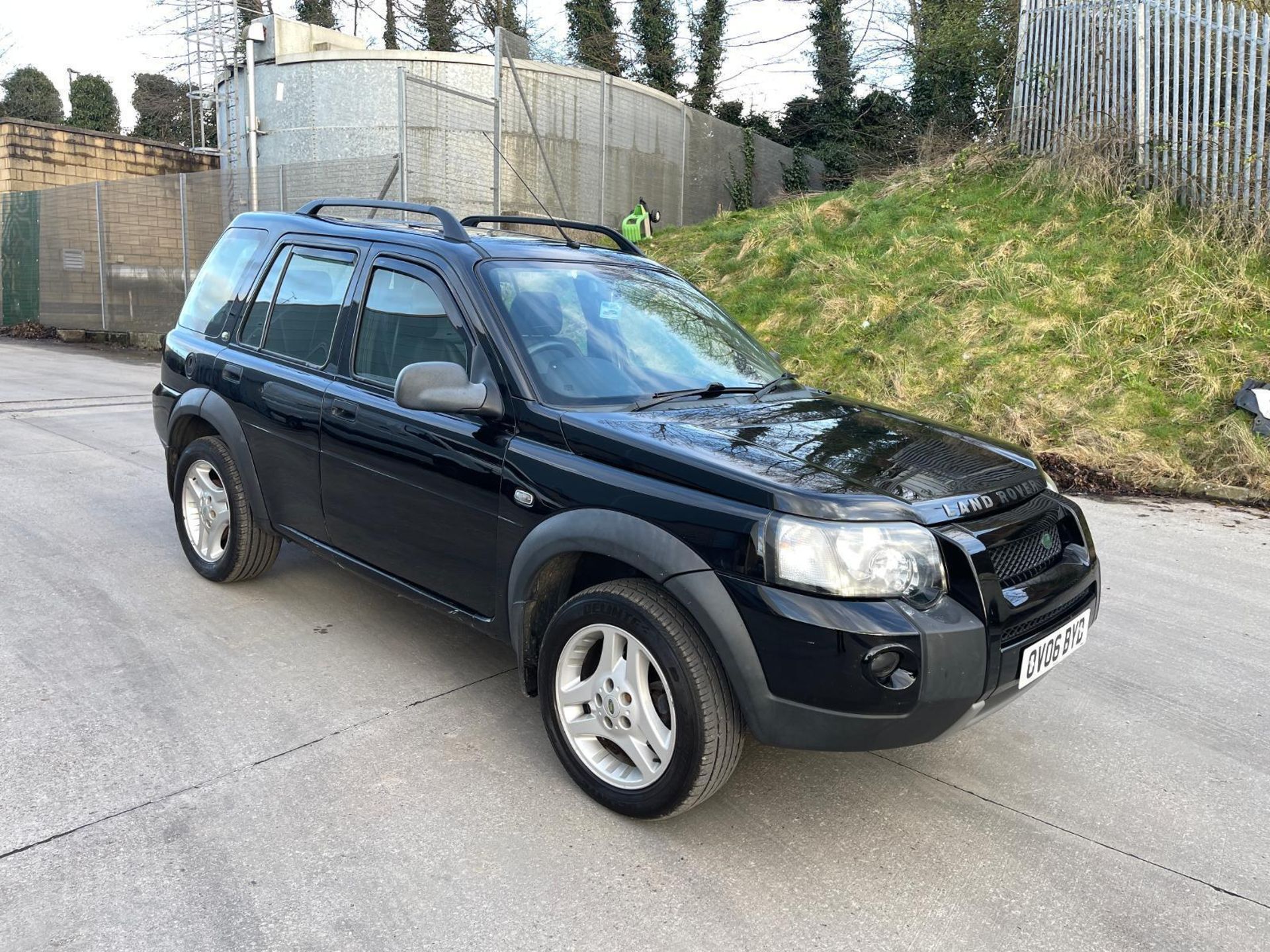 2006 LAND ROVER FREELANDER: DIESEL AUTO WITH LEATHER INTERIOR (NO VAT ON HAMMER) - Image 2 of 12