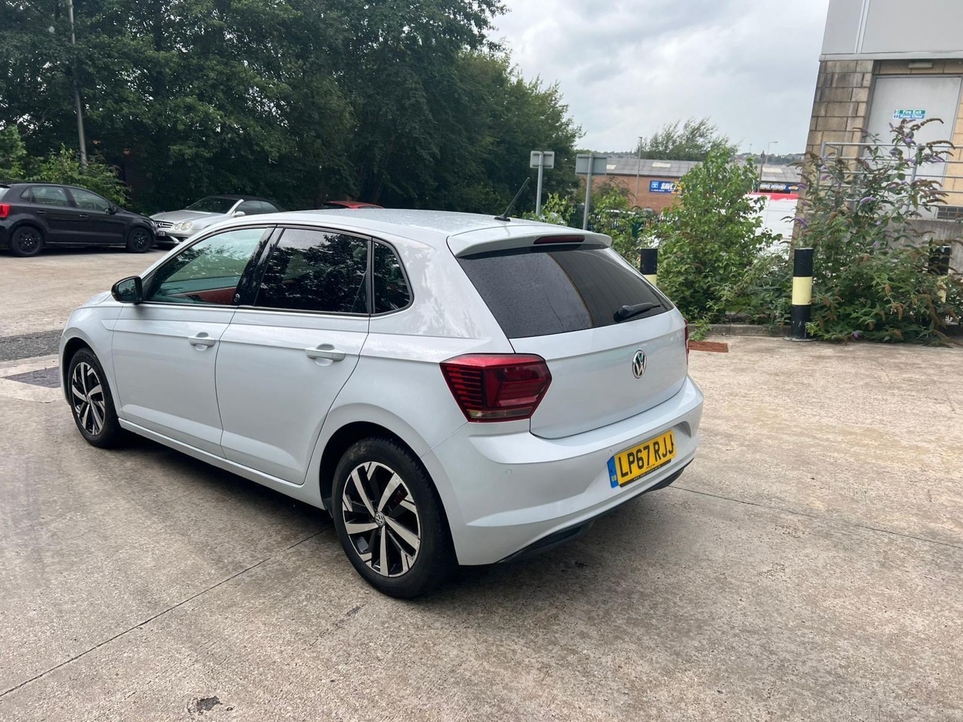 **(ONLY 87K MILEAGE)** 2018 VOLKSWAGEN POLO: RELIABLE MANUAL DRIVE - MOT AUG 2024 NO VAT ON HAMMER - Image 6 of 8