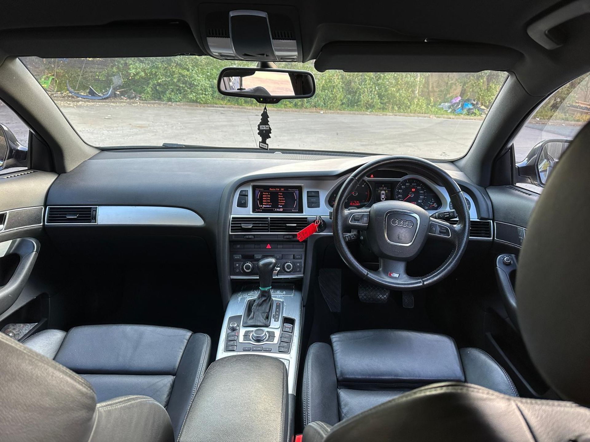 TECH-SAVVY AUDI A6: ON-BOARD COMPUTER AND MORE 4 DOOR SALOON GREY AUTOMATIC (NO VAT ON HAMMER - Image 11 of 12