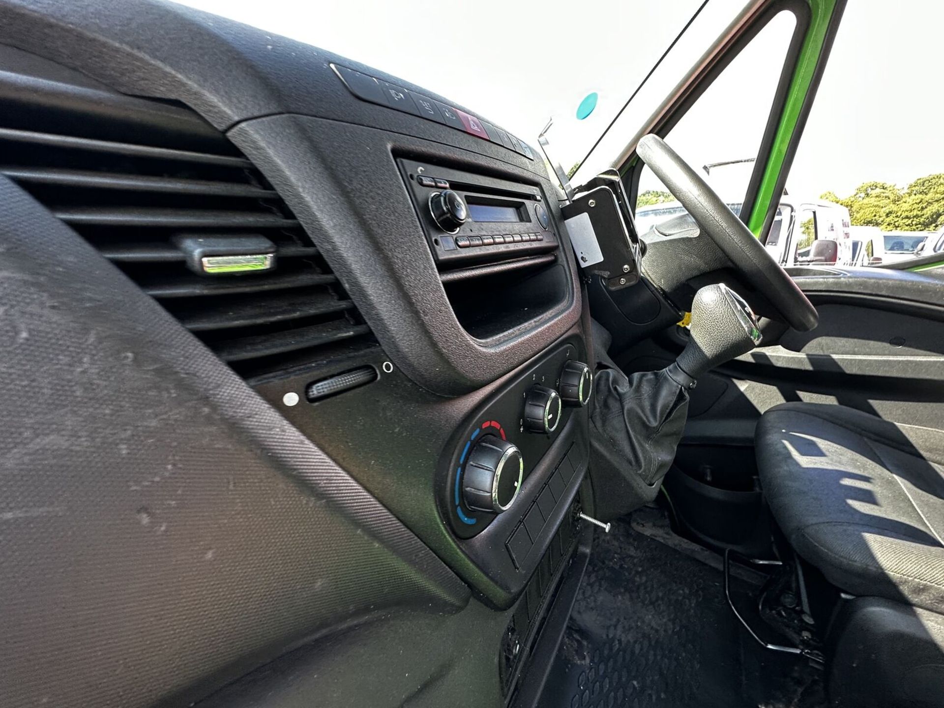 EFFICIENT 2018 IVECO DAILY 18: RELIABLE FRIDGE CAB, SMOOTH PERFORMANCE - Image 10 of 14