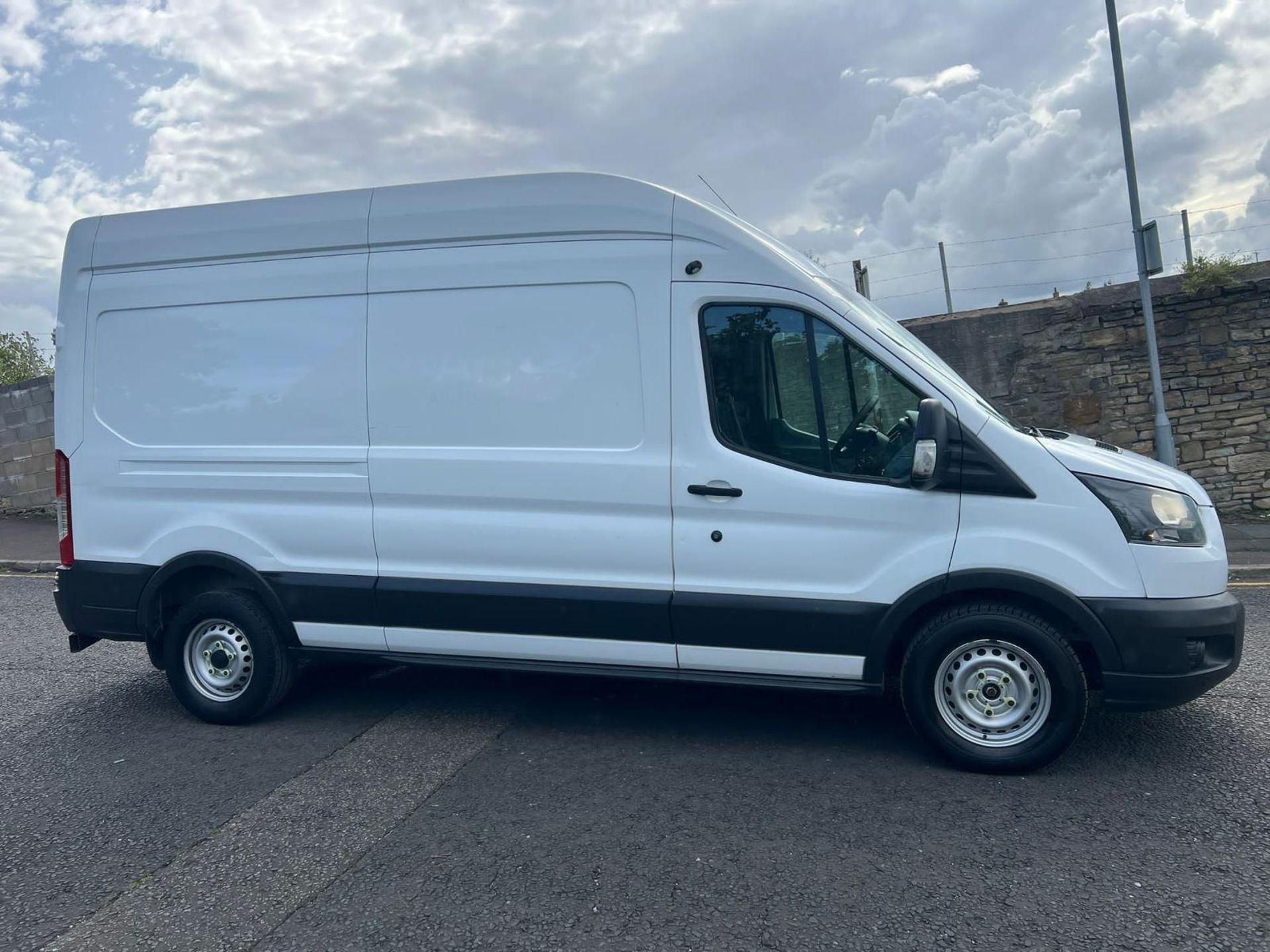 17 PLATE TRANSIT POWERFUL AND EFFICIENT: 360 CAMERAS - EURO 6 - 2 X KEYS - Image 3 of 12