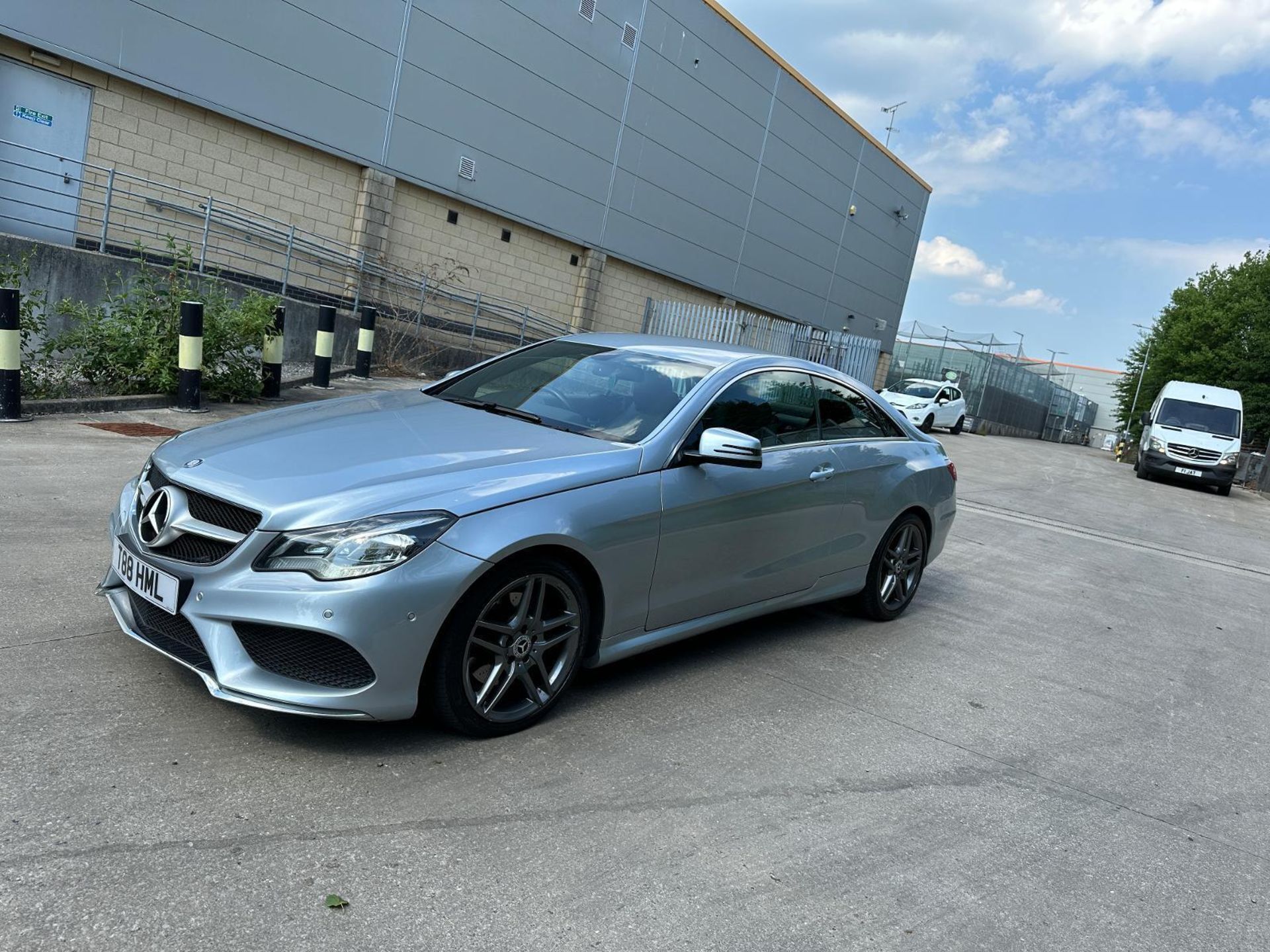 PERFORMANCE AND COMFORT: MERCEDES E CLASS 2014 WITH ONLY 88K MILES (NO MOT ON HAMMER) - Image 5 of 12