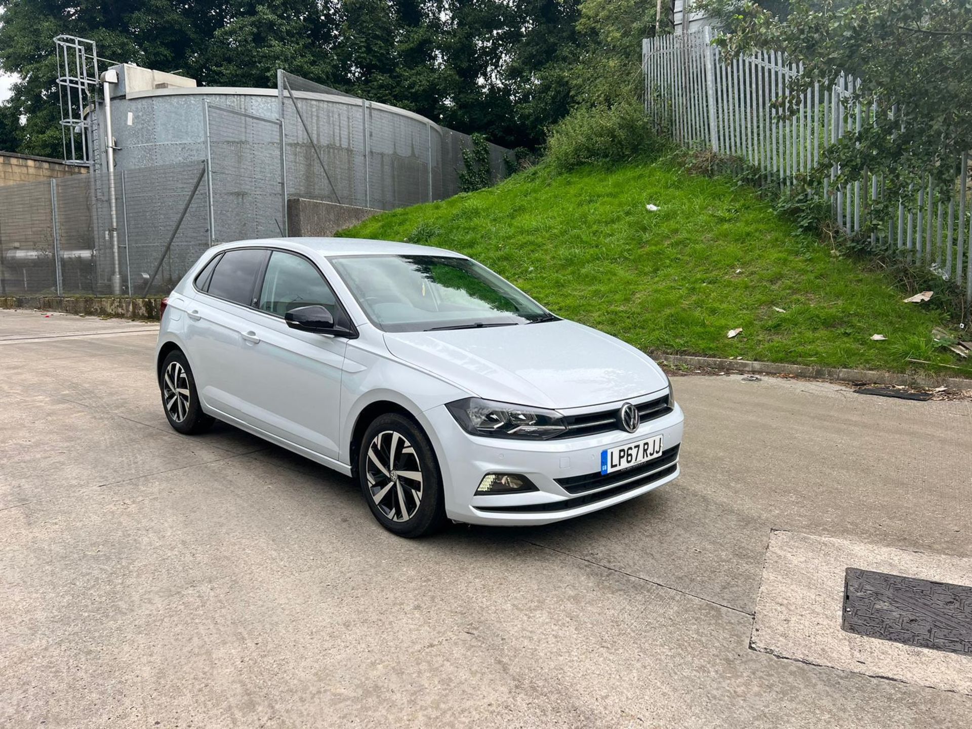 **(ONLY 87K MILEAGE)** 2018 VOLKSWAGEN POLO: RELIABLE MANUAL DRIVE - MOT AUG 2024 NO VAT ON HAMMER - Image 2 of 8