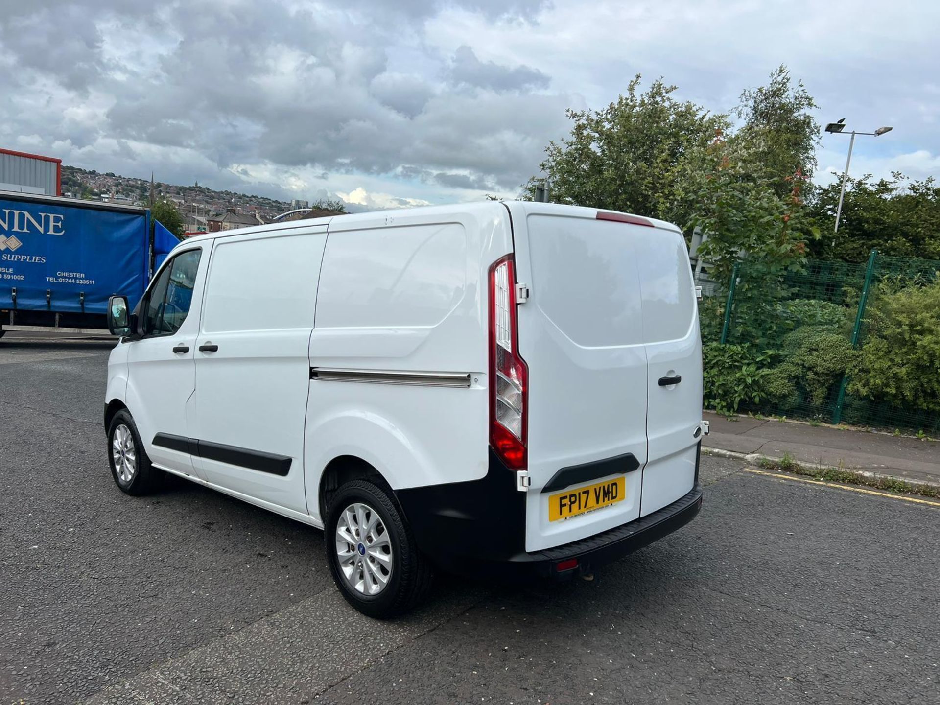 17 PLATE FORD TRANSIT WITH ONLY 96K MILES: COMES WITH 12 MONTHS MOT - Image 6 of 12