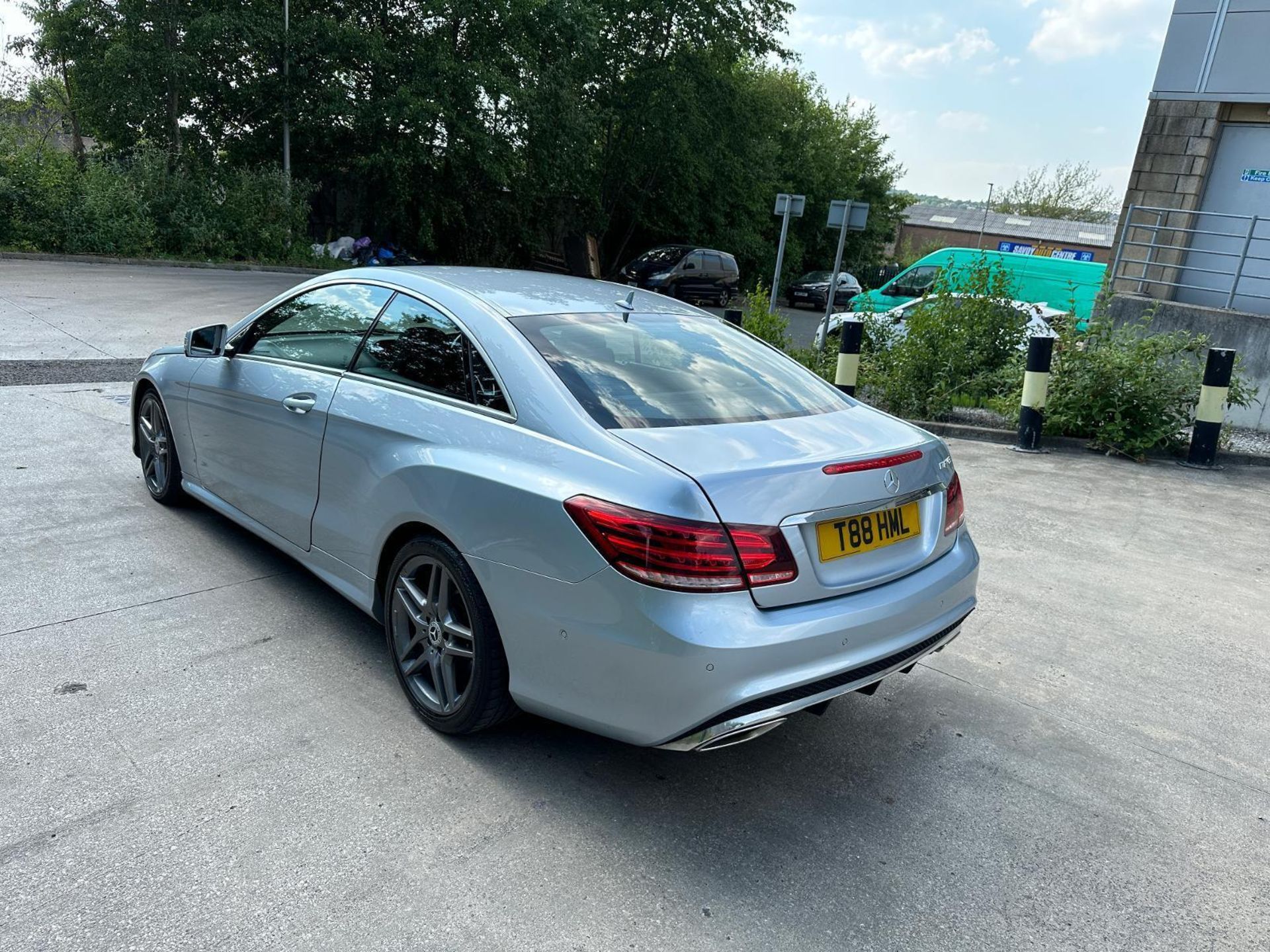 PERFORMANCE AND COMFORT: MERCEDES E CLASS 2014 WITH ONLY 88K MILES (NO MOT ON HAMMER) - Image 6 of 12