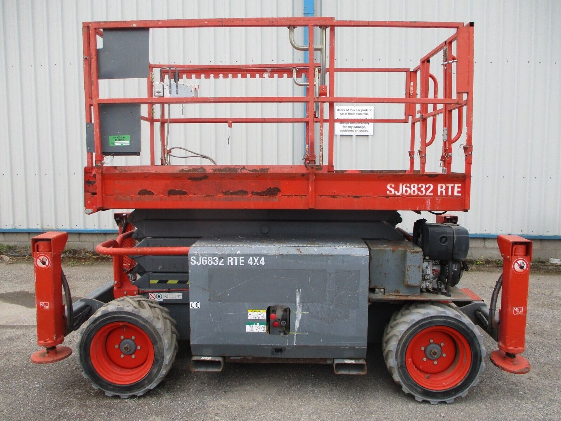 2014 SKYJACK 6832 RTE SCISSOR LIFT ACCESS PLATFORM CHERRY PICKER ELECTRIC DIESEL