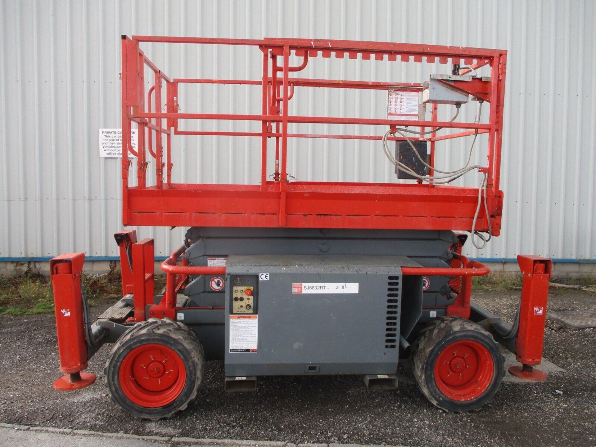 2011 SKYJACK 6832 SCISSOR LIFT ACCESS PLATFORM CHERRY PICKER MEWP GENIE