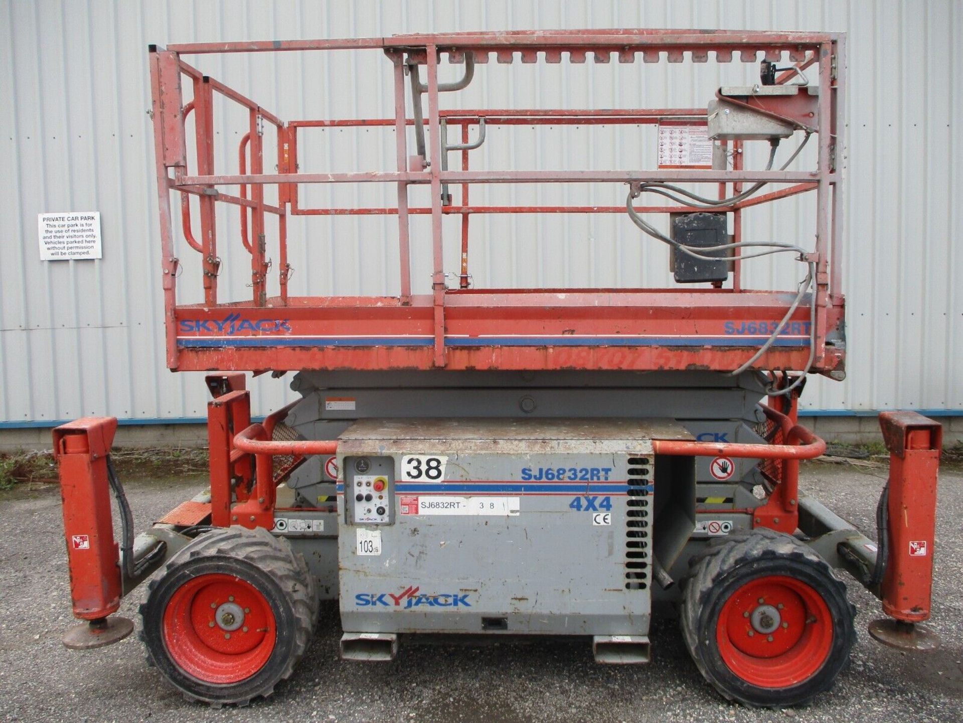 2011 SKYJACK 6832 SCISSOR LIFT ACCESS PLATFORM CHERRY PICKER MEWP GENIE