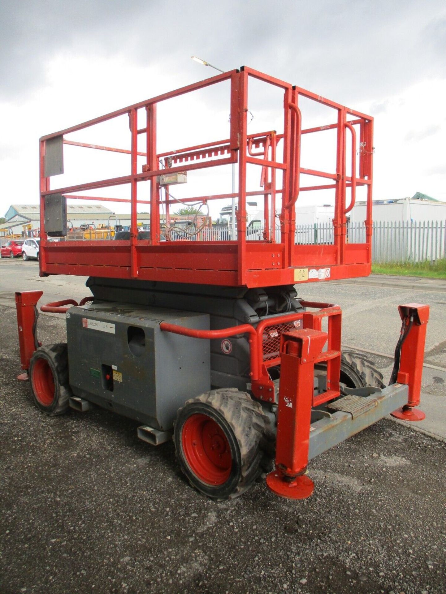 2011 SKYJACK 6832 SCISSOR LIFT ACCESS PLATFORM CHERRY PICKER MEWP GENIE - Image 9 of 13