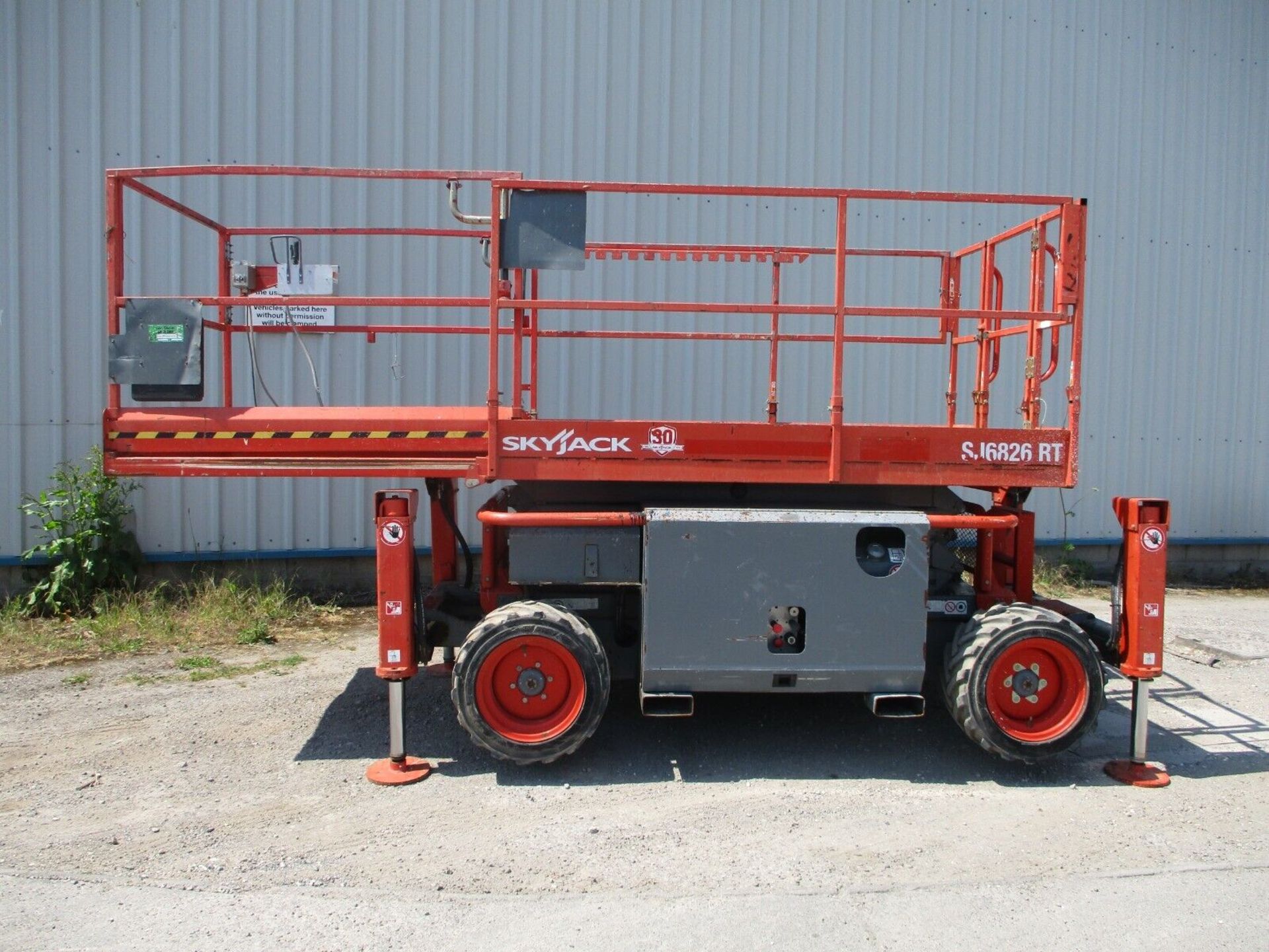 2015 SKYJACK SJ 6826 SCISSOR LIFT ACCESS PLATFORM CHERRY PICKER MEWP GENIE 6832 - Image 2 of 15