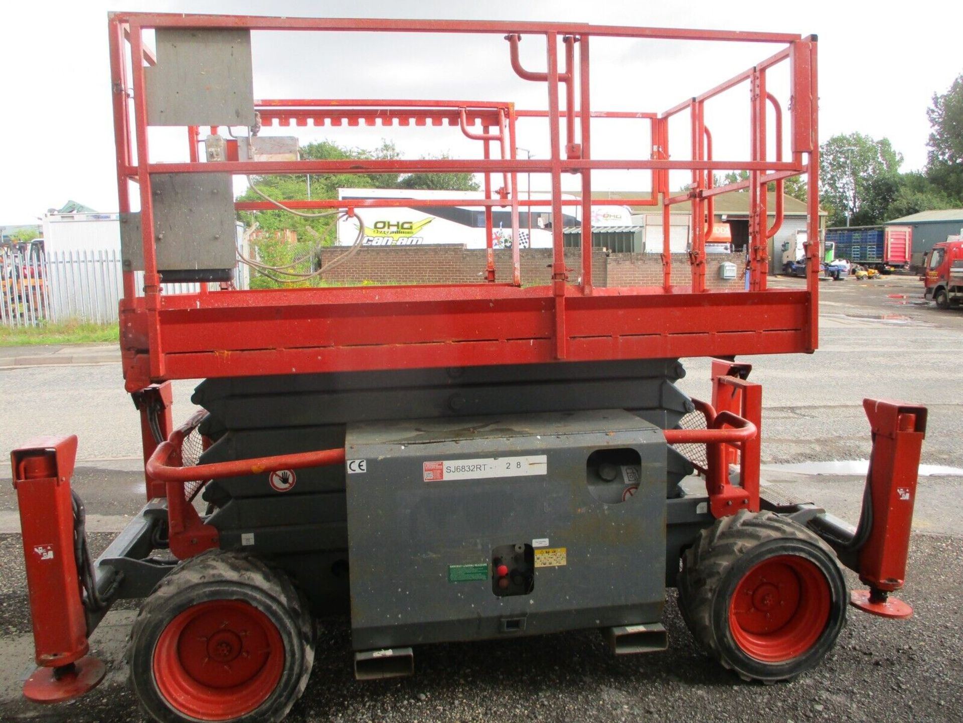 2011 SKYJACK 6832 SCISSOR LIFT ACCESS PLATFORM CHERRY PICKER MEWP GENIE - Image 8 of 13