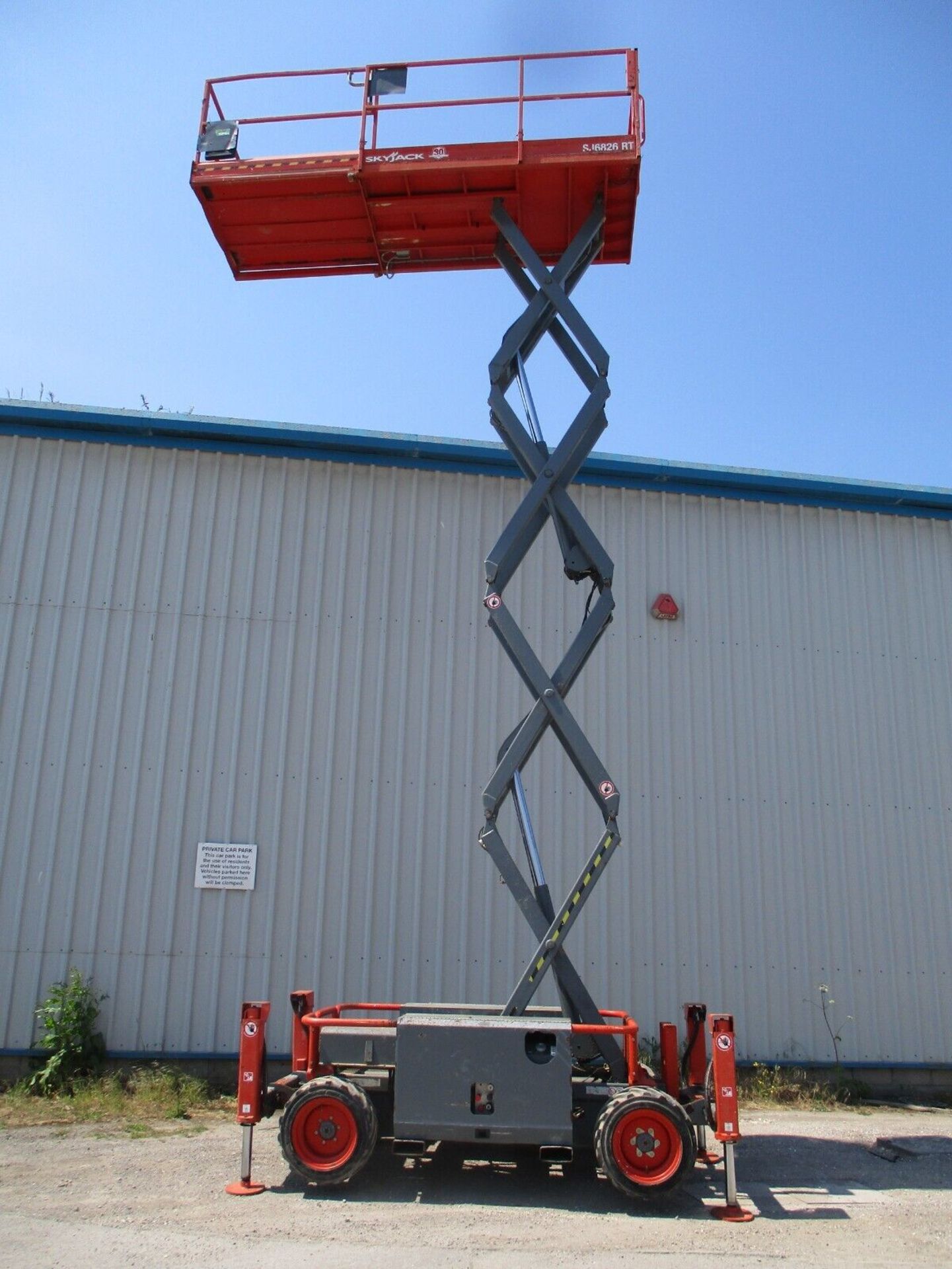 2015 SKYJACK SJ 6826 SCISSOR LIFT ACCESS PLATFORM CHERRY PICKER MEWP GENIE 6832 - Image 3 of 15