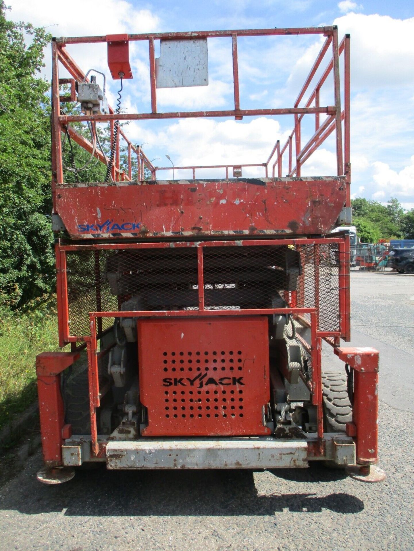 2007 SKYJACK 9250 SCISSOR LIFT ACCESS PLATFORM CHERRY PICKER MEWP GENIE - Image 8 of 15