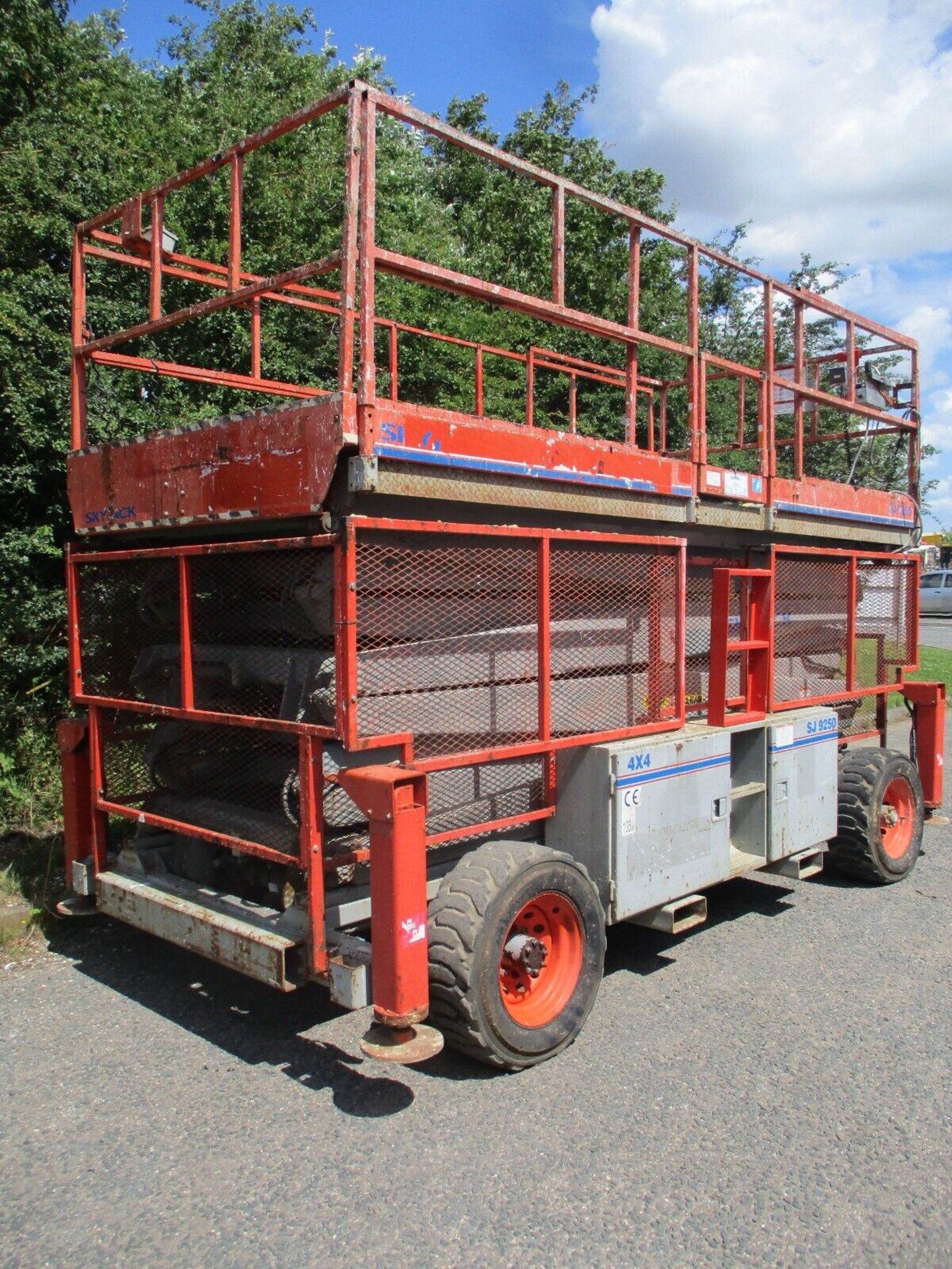 2007 SKYJACK 9250 SCISSOR LIFT ACCESS PLATFORM CHERRY PICKER MEWP GENIE - Image 13 of 15