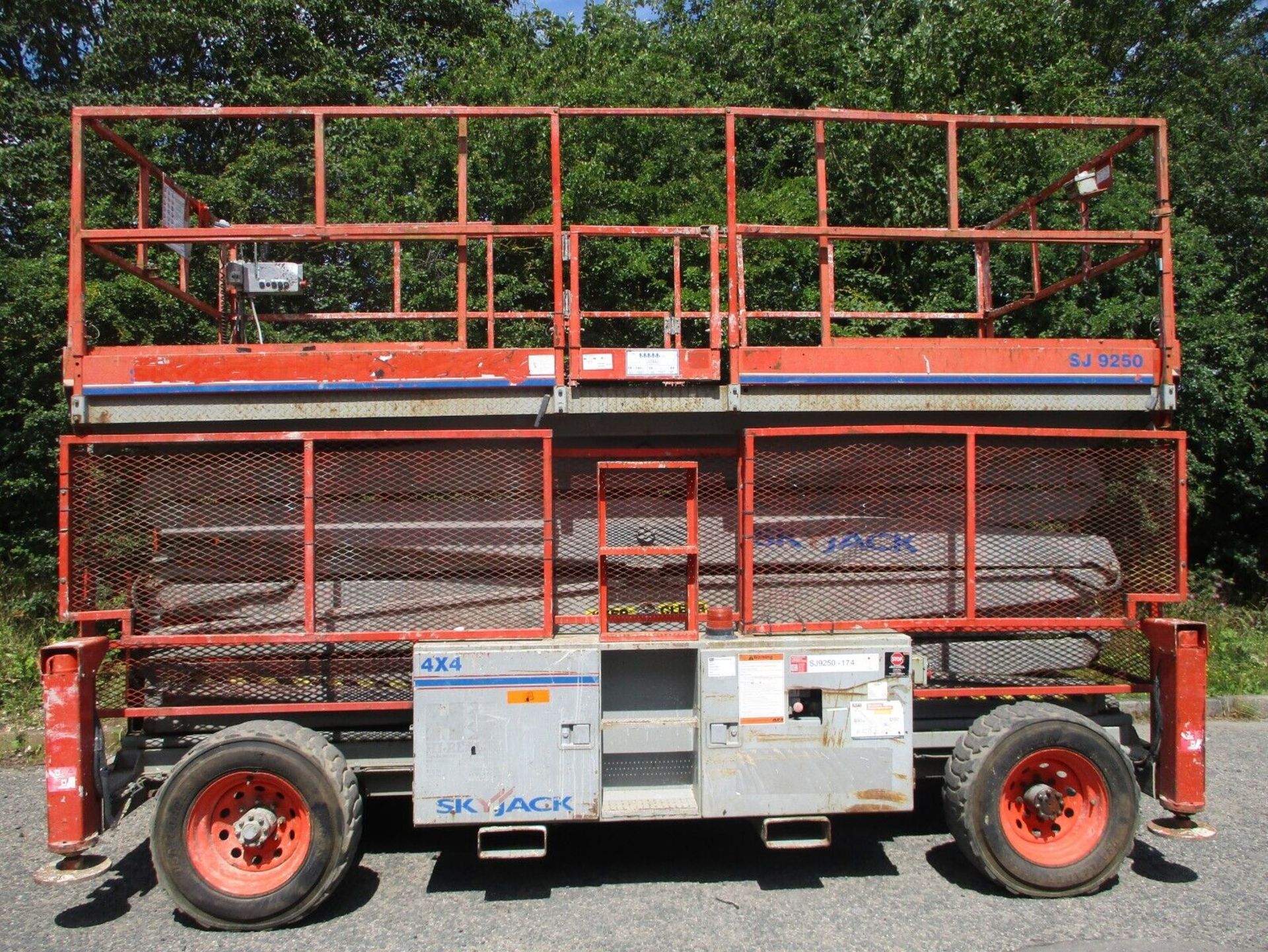 2007 SKYJACK 9250 SCISSOR LIFT ACCESS PLATFORM CHERRY PICKER MEWP GENIE - Image 6 of 15