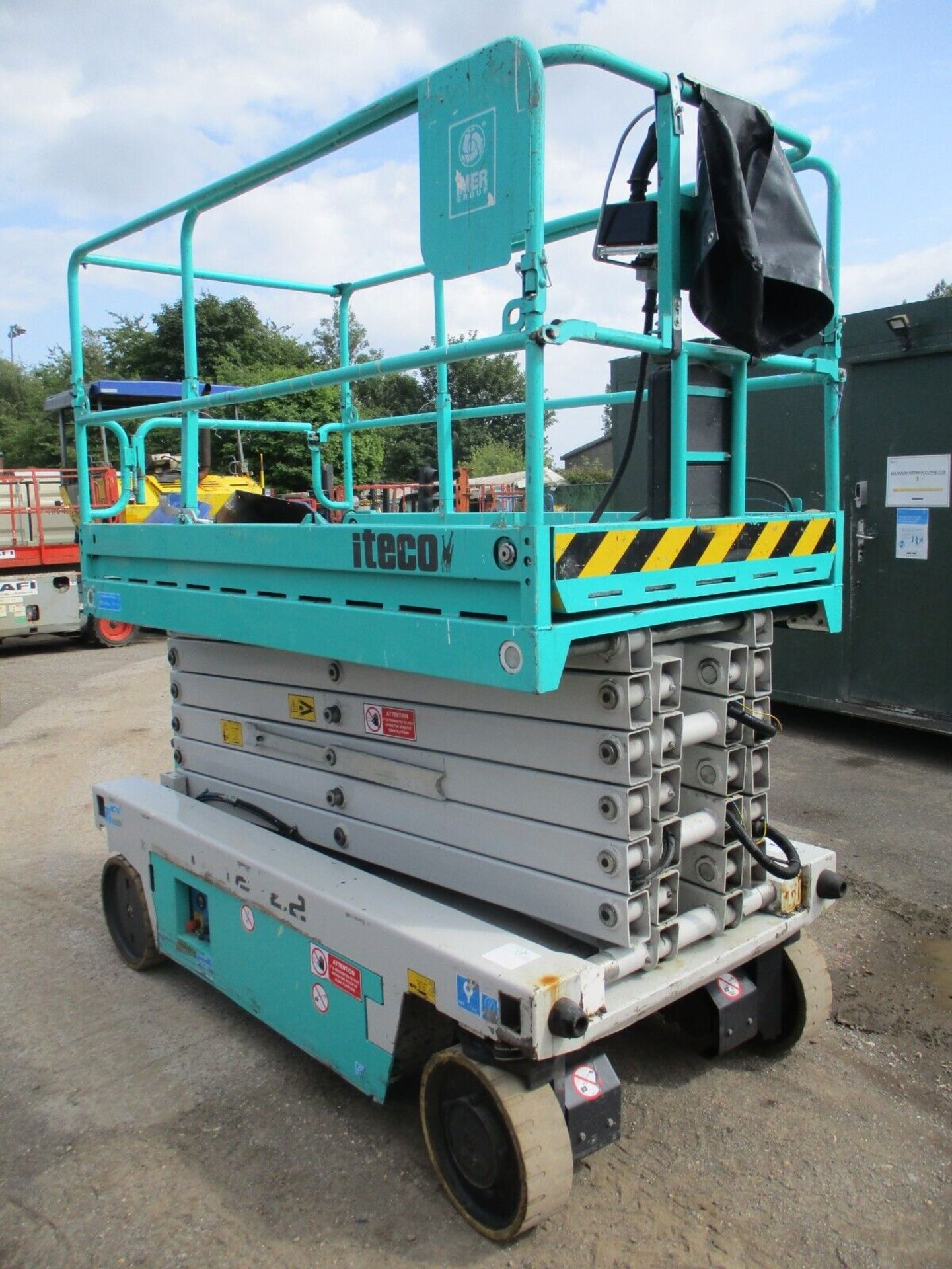 2013 IMER ITECO IT 12122 13.9 METRE SCISSOR LIFT ACCESS PLATFORM CHERRY PICKER - Image 7 of 13