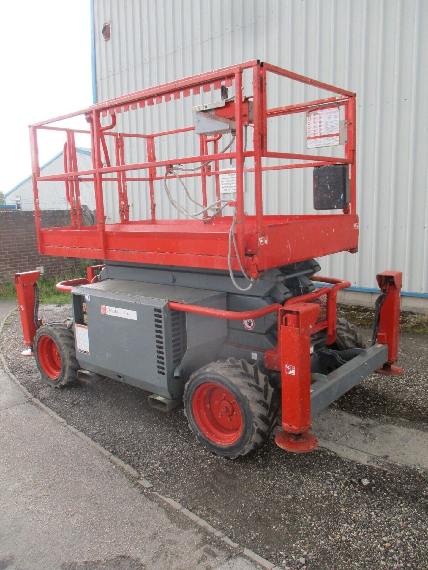 2011 SKYJACK 6832 SCISSOR LIFT ACCESS PLATFORM CHERRY PICKER MEWP GENIE - Image 4 of 13