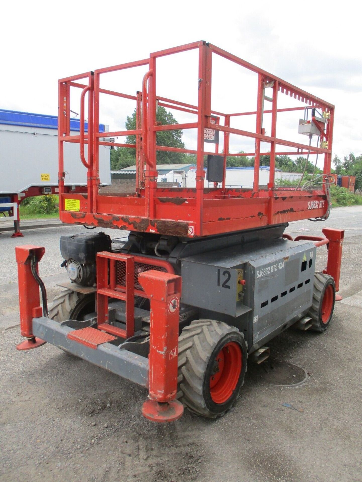 2014 SKYJACK 6832 RTE SCISSOR LIFT ACCESS PLATFORM CHERRY PICKER ELECTRIC DIESEL - Image 2 of 15