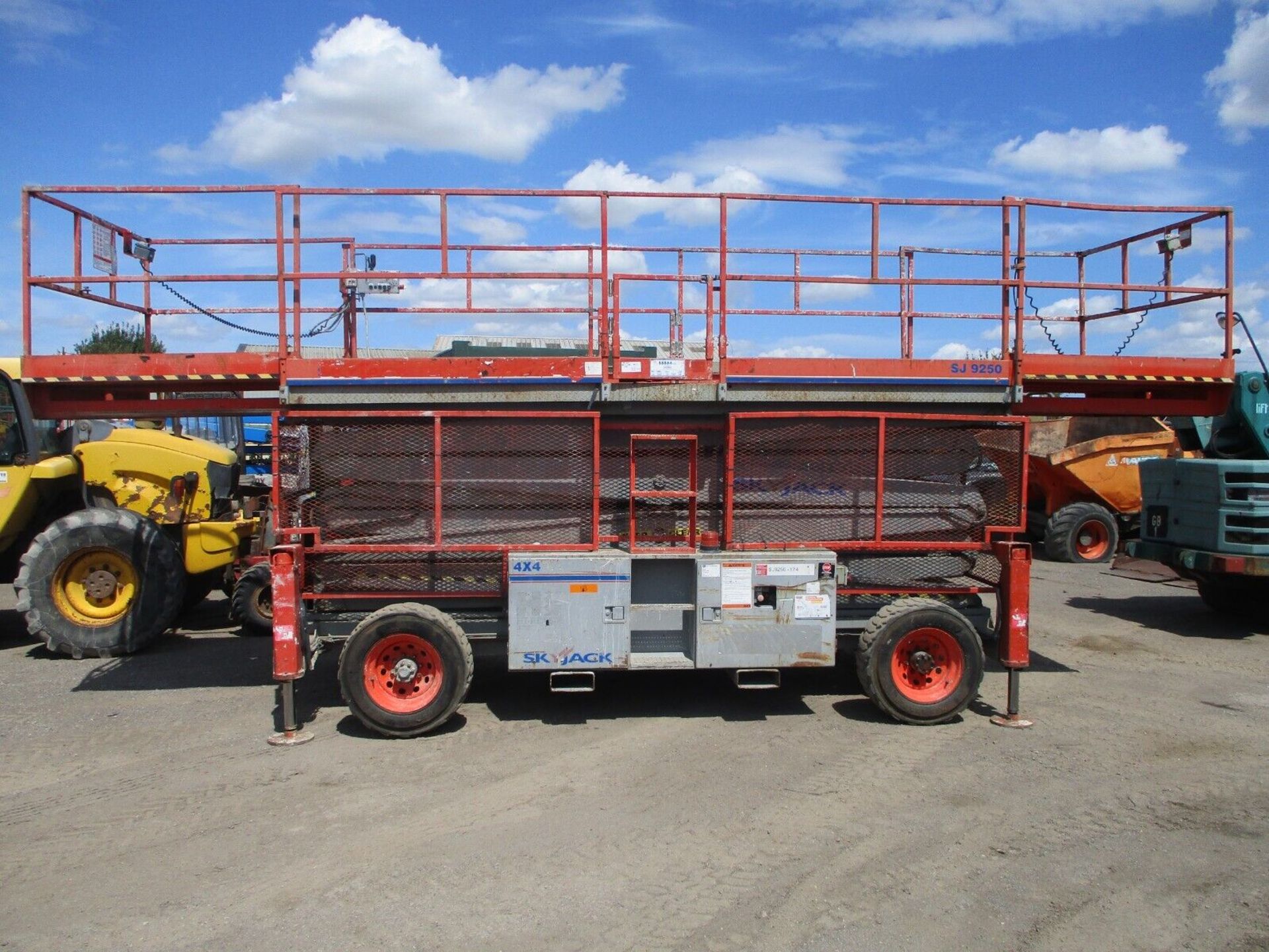 2007 SKYJACK 9250 SCISSOR LIFT ACCESS PLATFORM CHERRY PICKER MEWP GENIE - Image 5 of 15