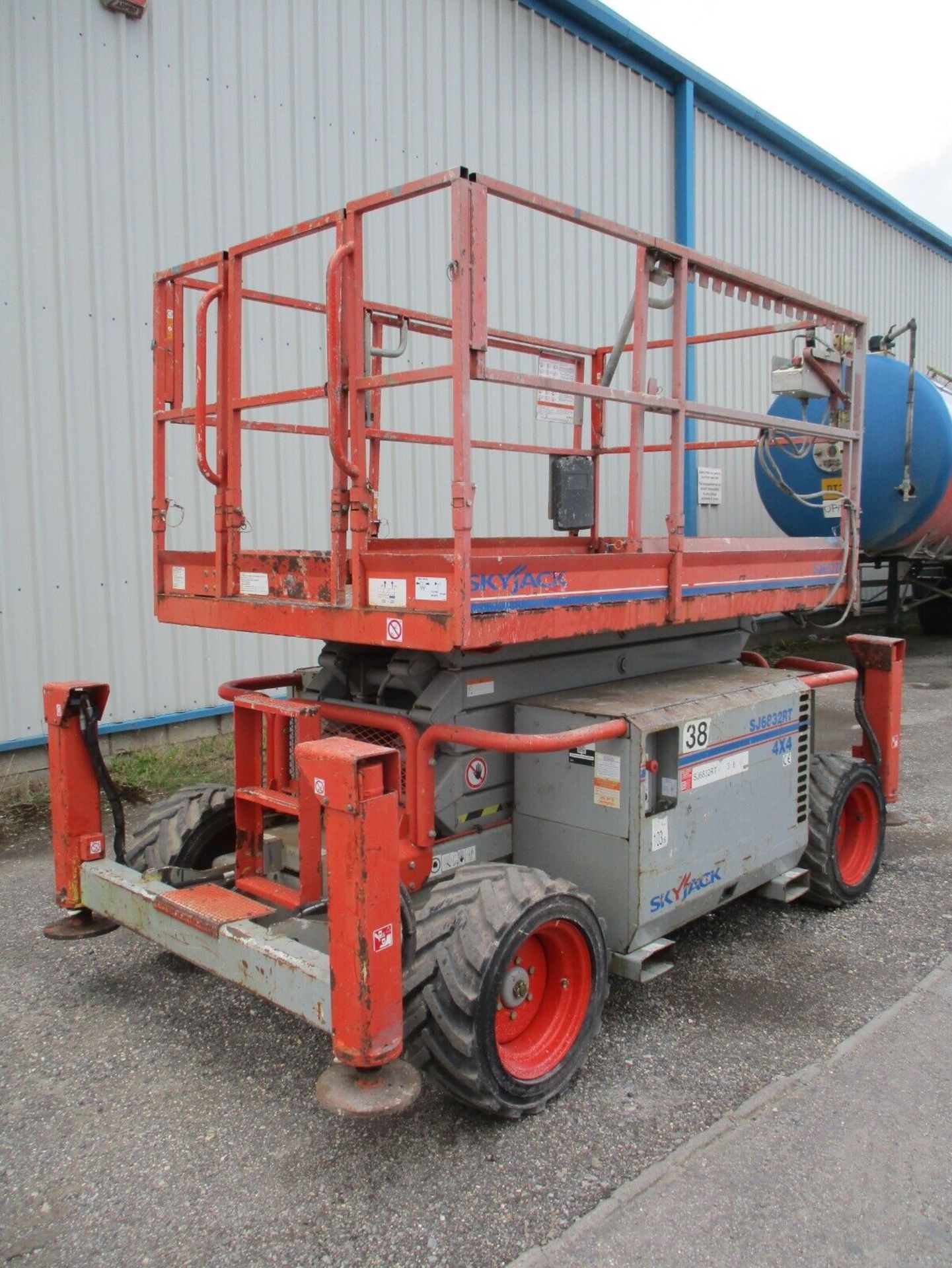 2011 SKYJACK 6832 SCISSOR LIFT ACCESS PLATFORM CHERRY PICKER MEWP GENIE - Image 9 of 13