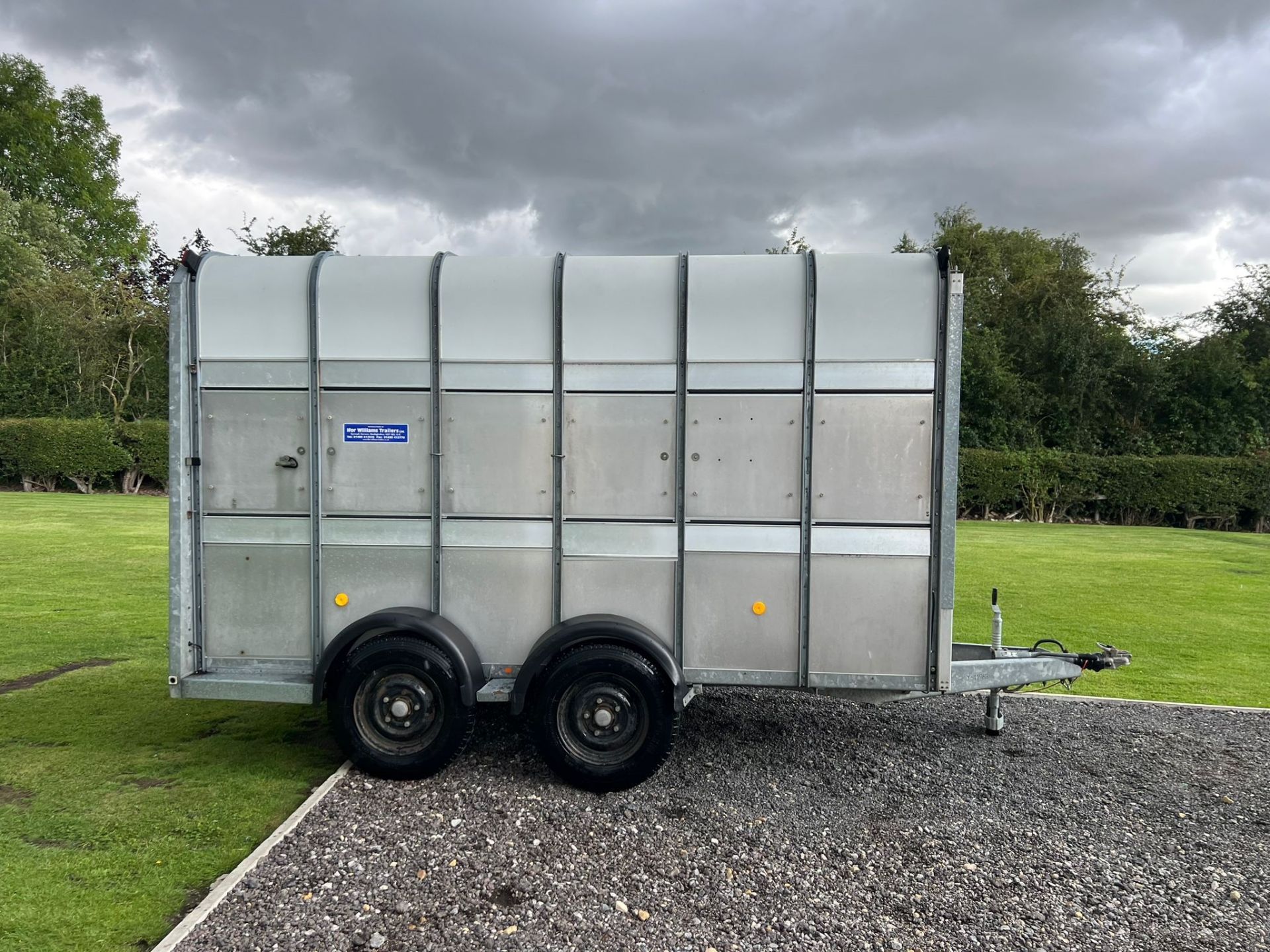 IFOR WILLIAMS 7FT HIGH CATTLE HORSE TRAILER