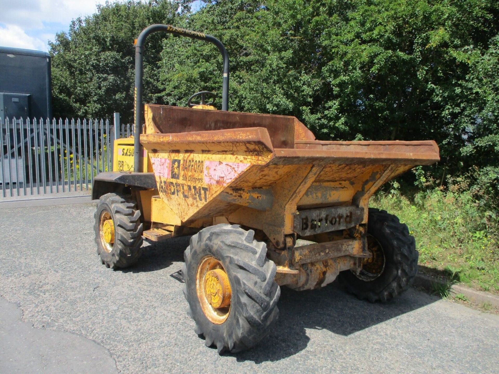BARFORD 5 TON DUMPER: POWER AND PRECISION - Image 11 of 11