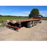 32 FOOT LONG FLAT FORD TRIAXLE BALE TRACTOR TRAILER AIR BRAKES AIR SUSPENSION